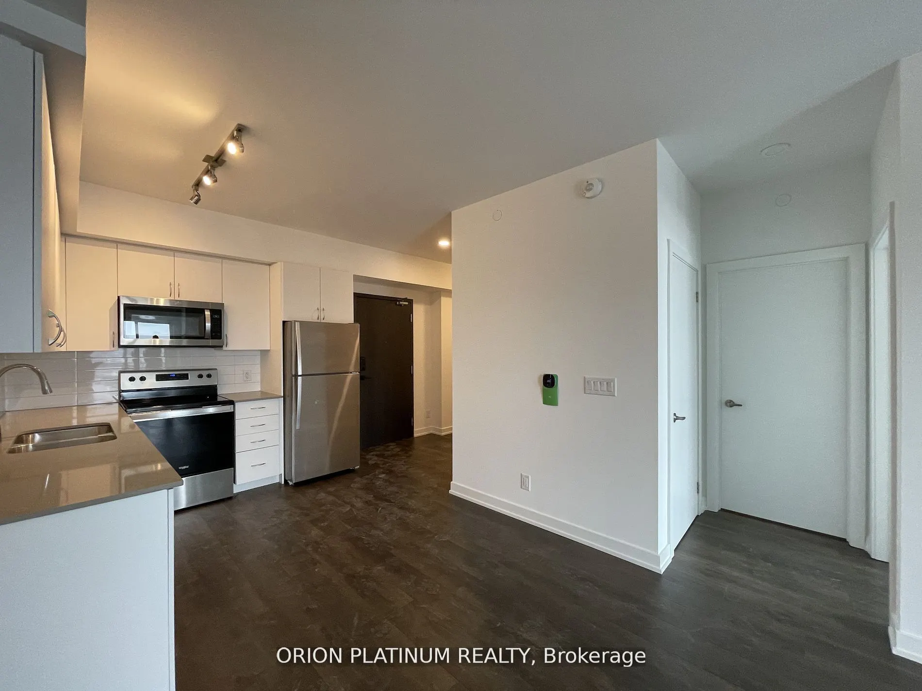 56 Lakeside Terrace, #604