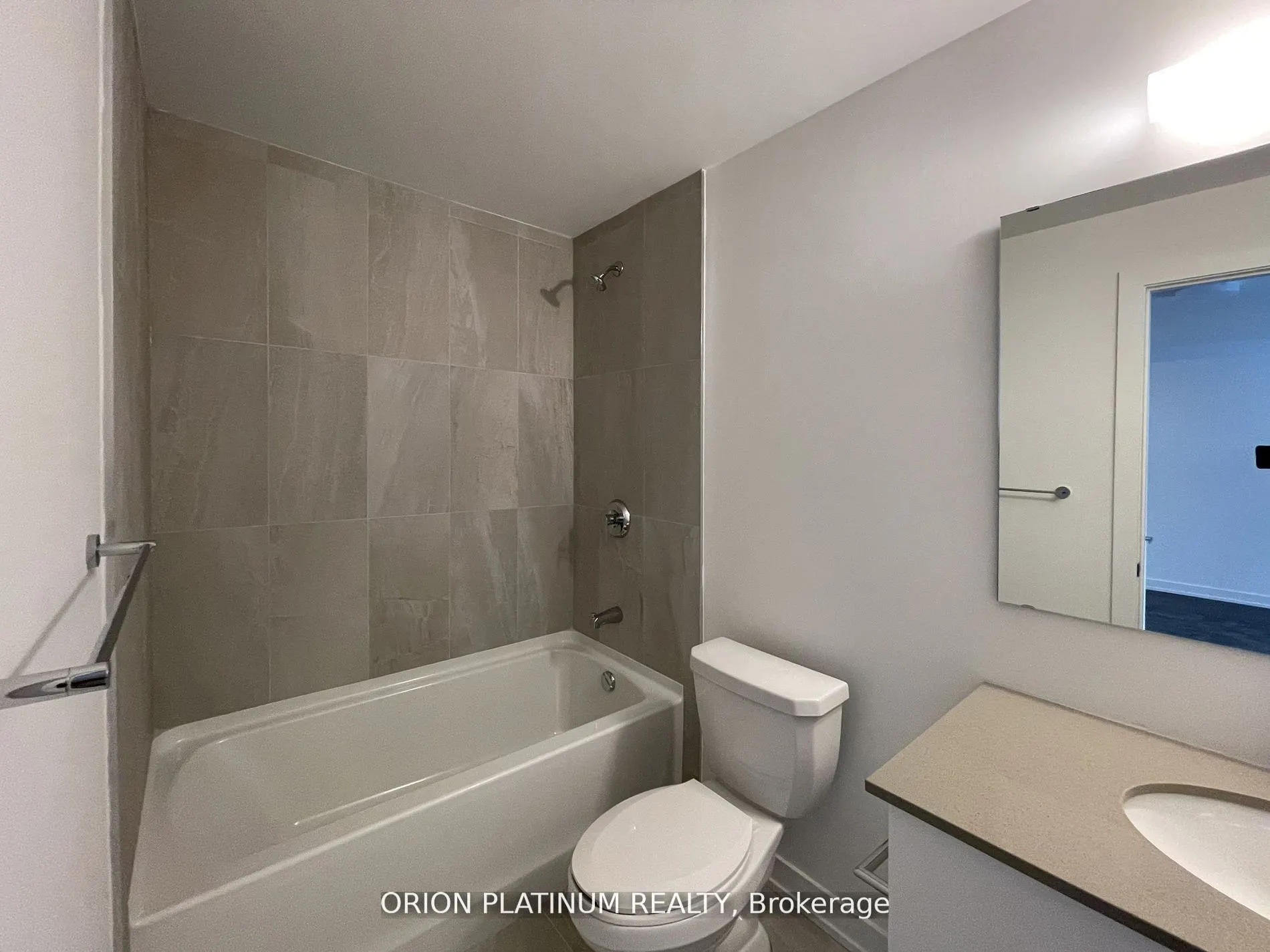 56 Lakeside Terrace, #604