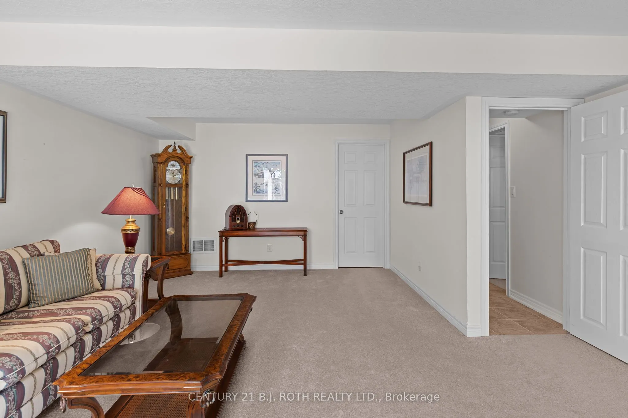 8 CANTERBURY Circle