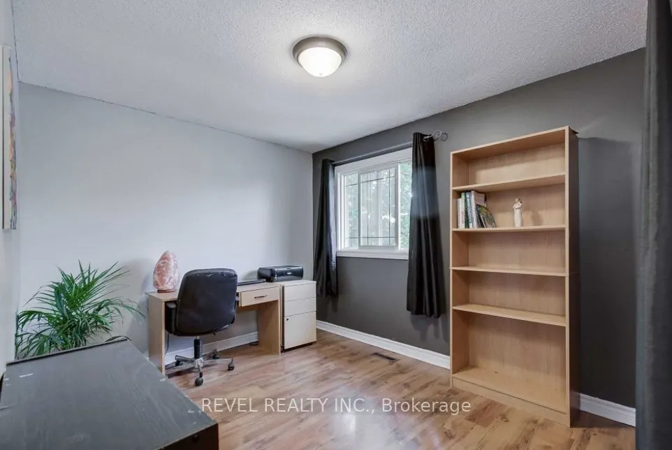 24 Lampman Lane