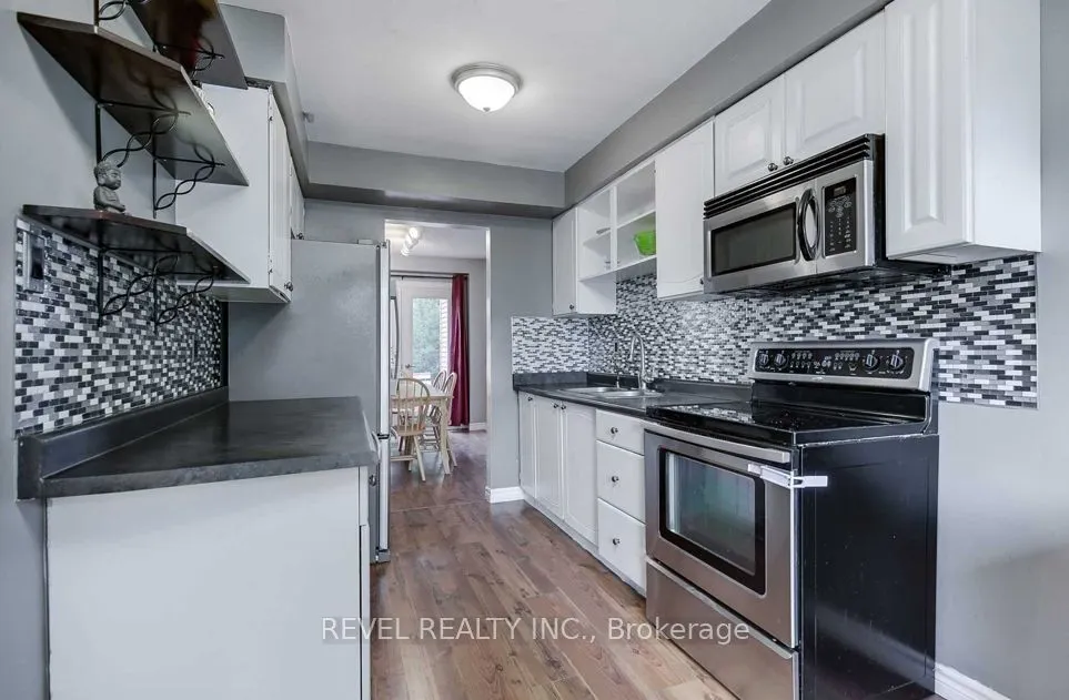 24 Lampman Lane