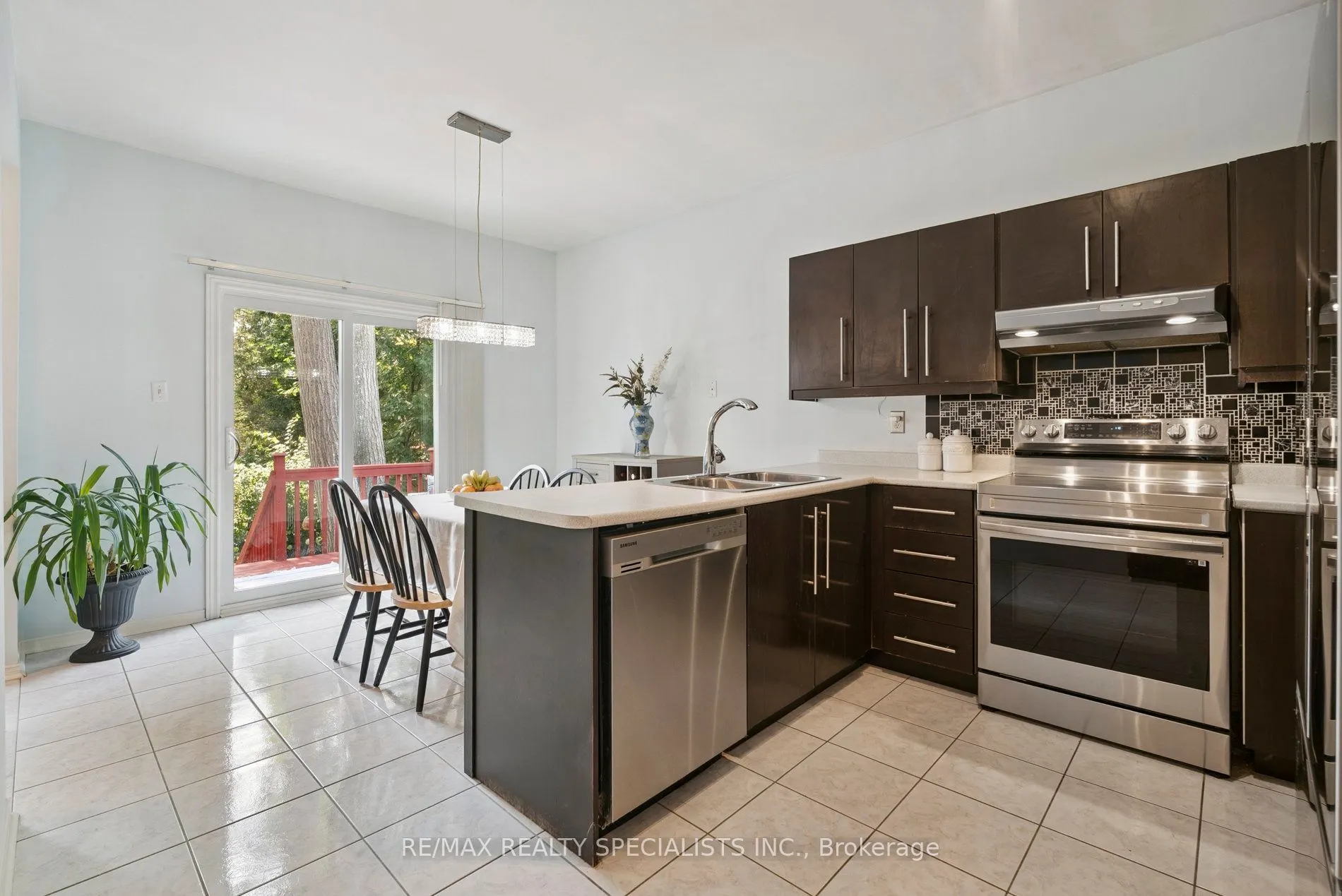 8 Brouwer Crescent
