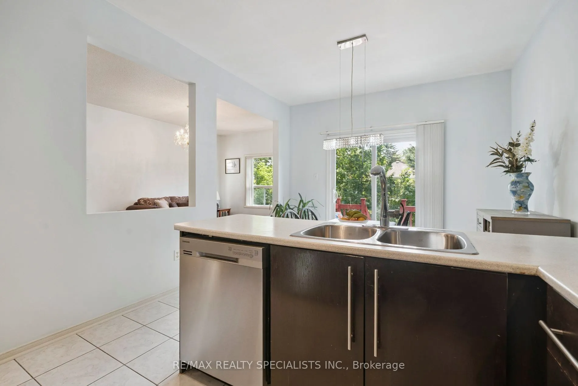 8 Brouwer Crescent