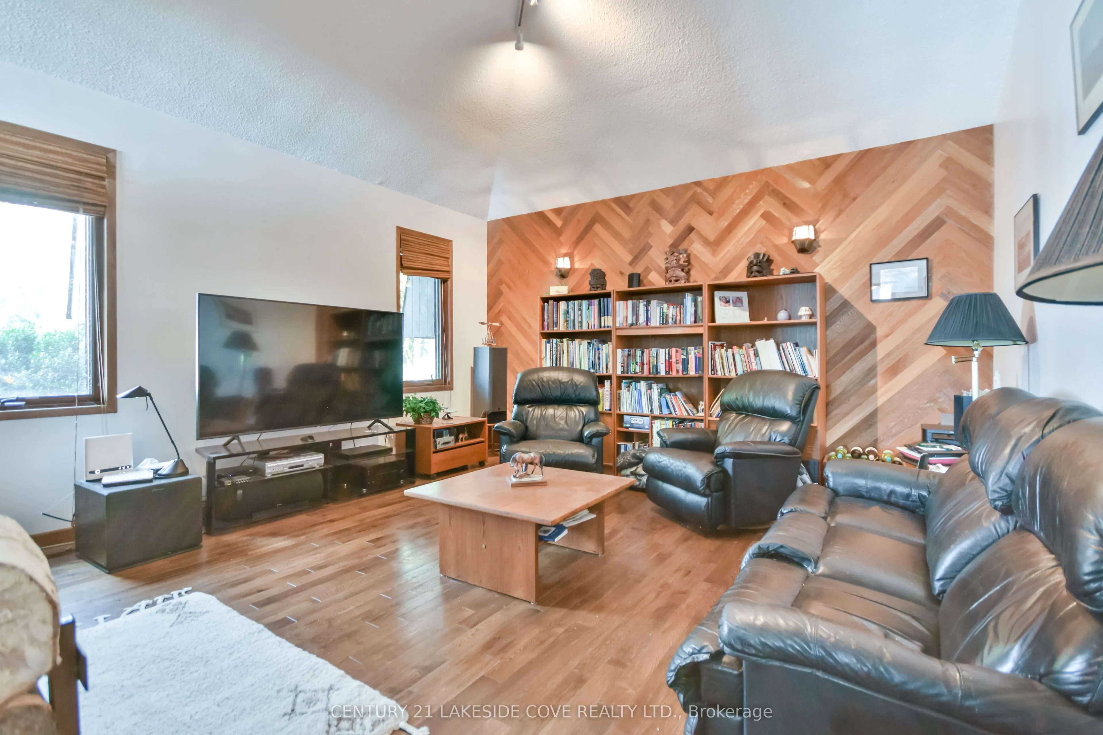 42 Thicketwood Place