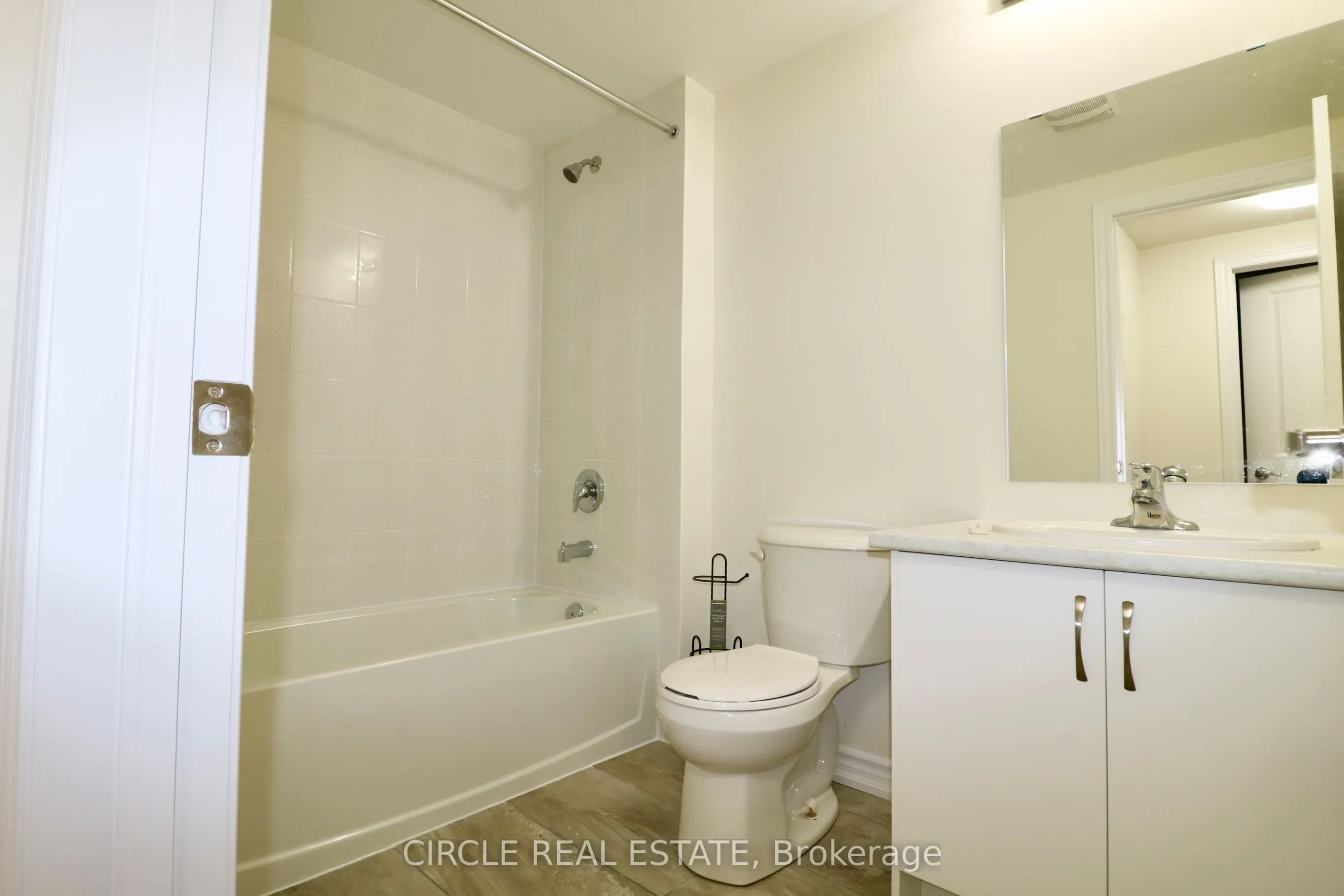 40 Valleybrook Road, #LOWER