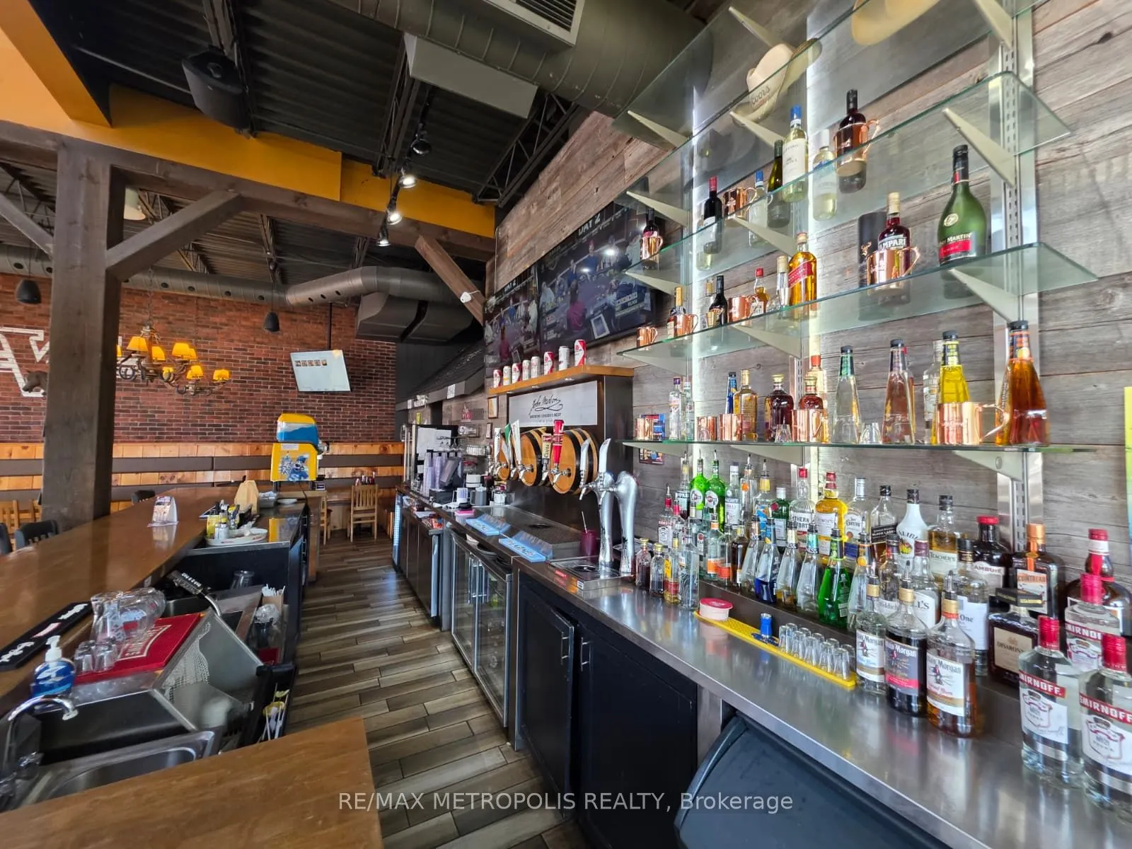 321 Main Street, #2
