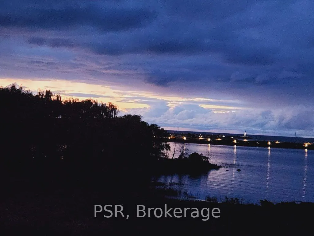 40 Trott Boulevard, #404