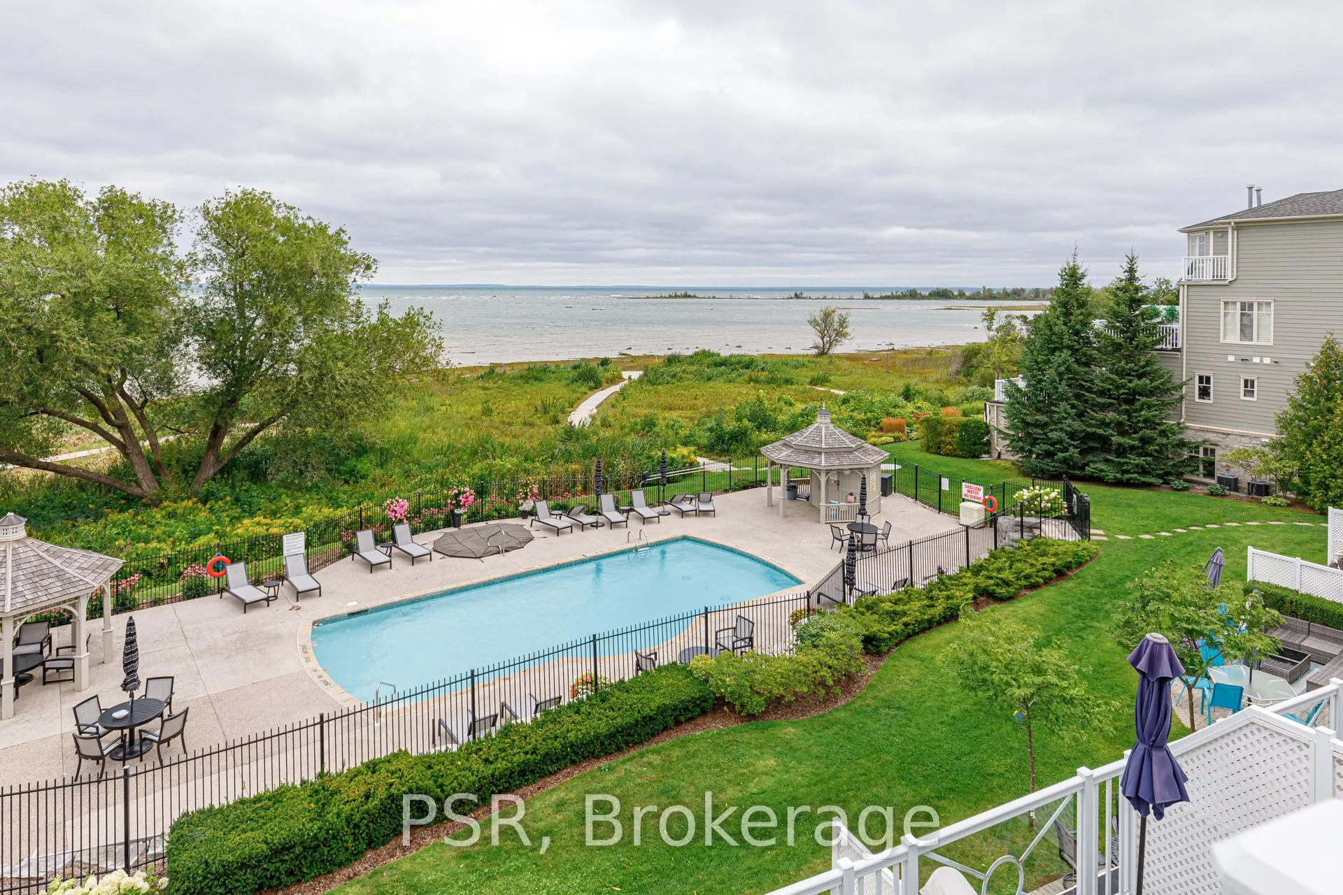 40 Trott Boulevard, #404