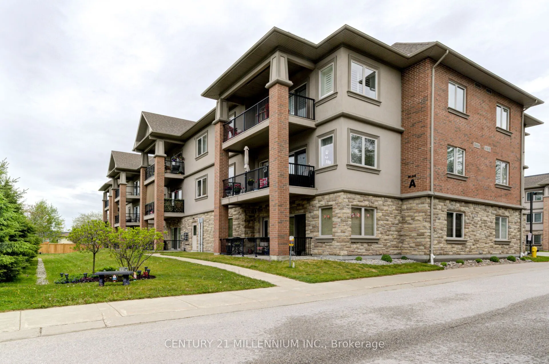 19A Yonge Street N, #208