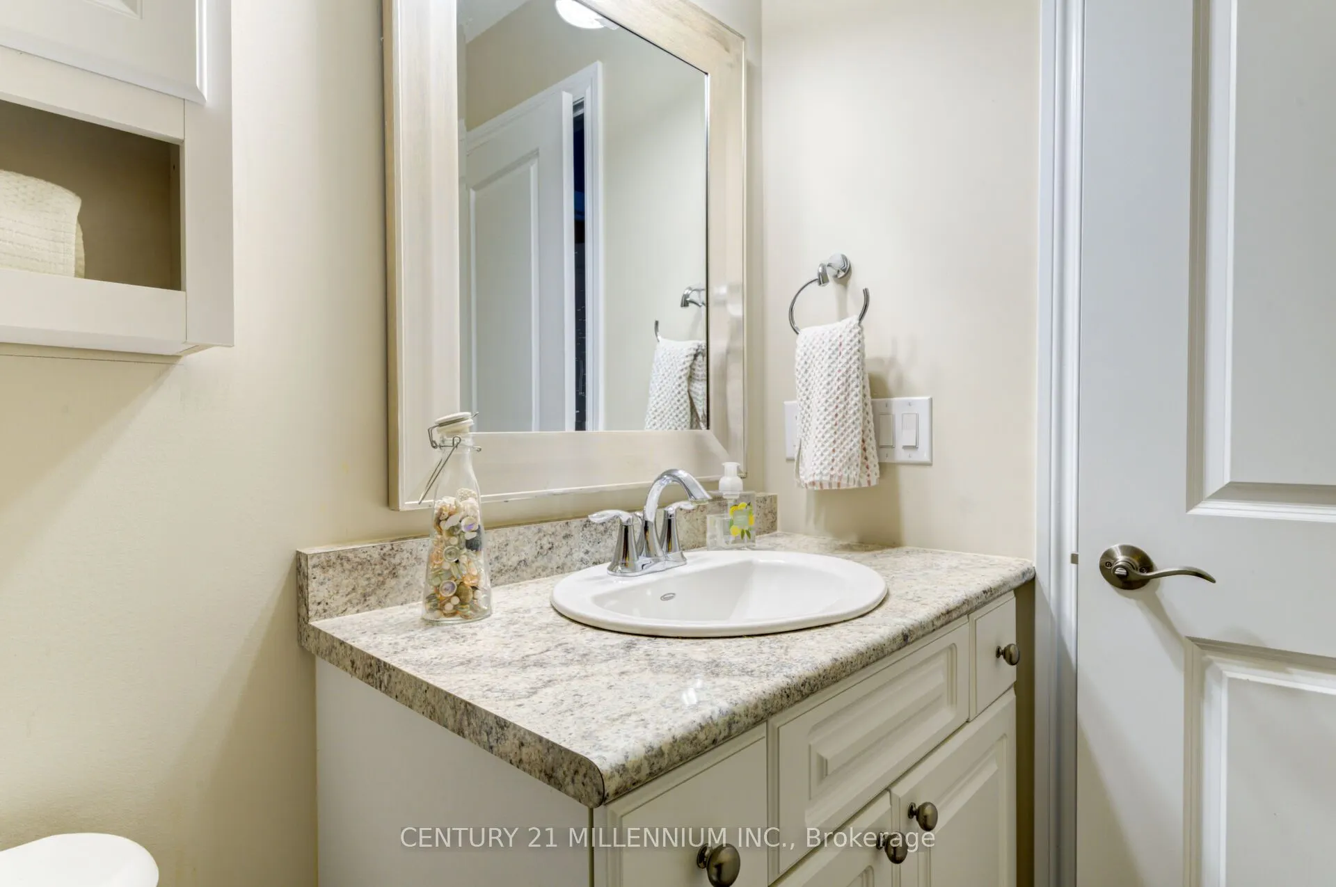 19A Yonge Street N, #208