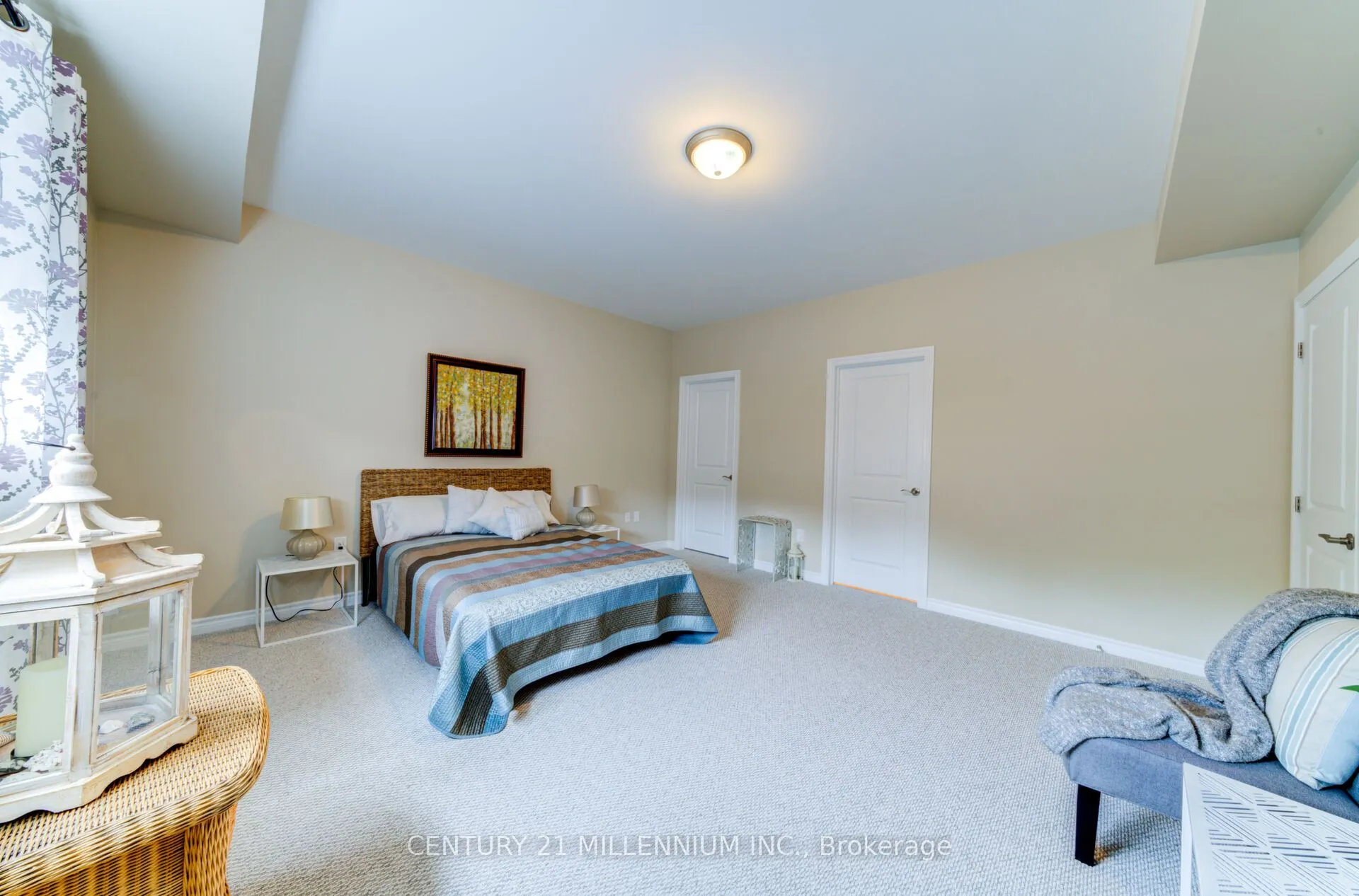 19A Yonge Street N, #208