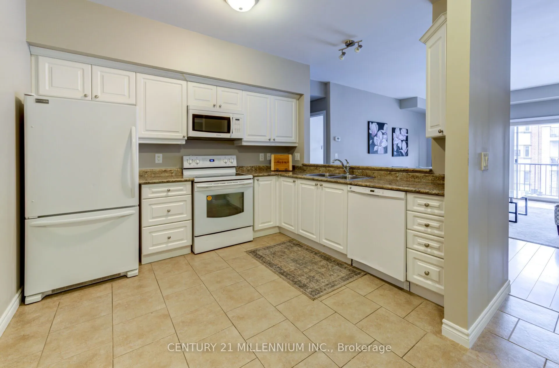 19A Yonge Street N, #208