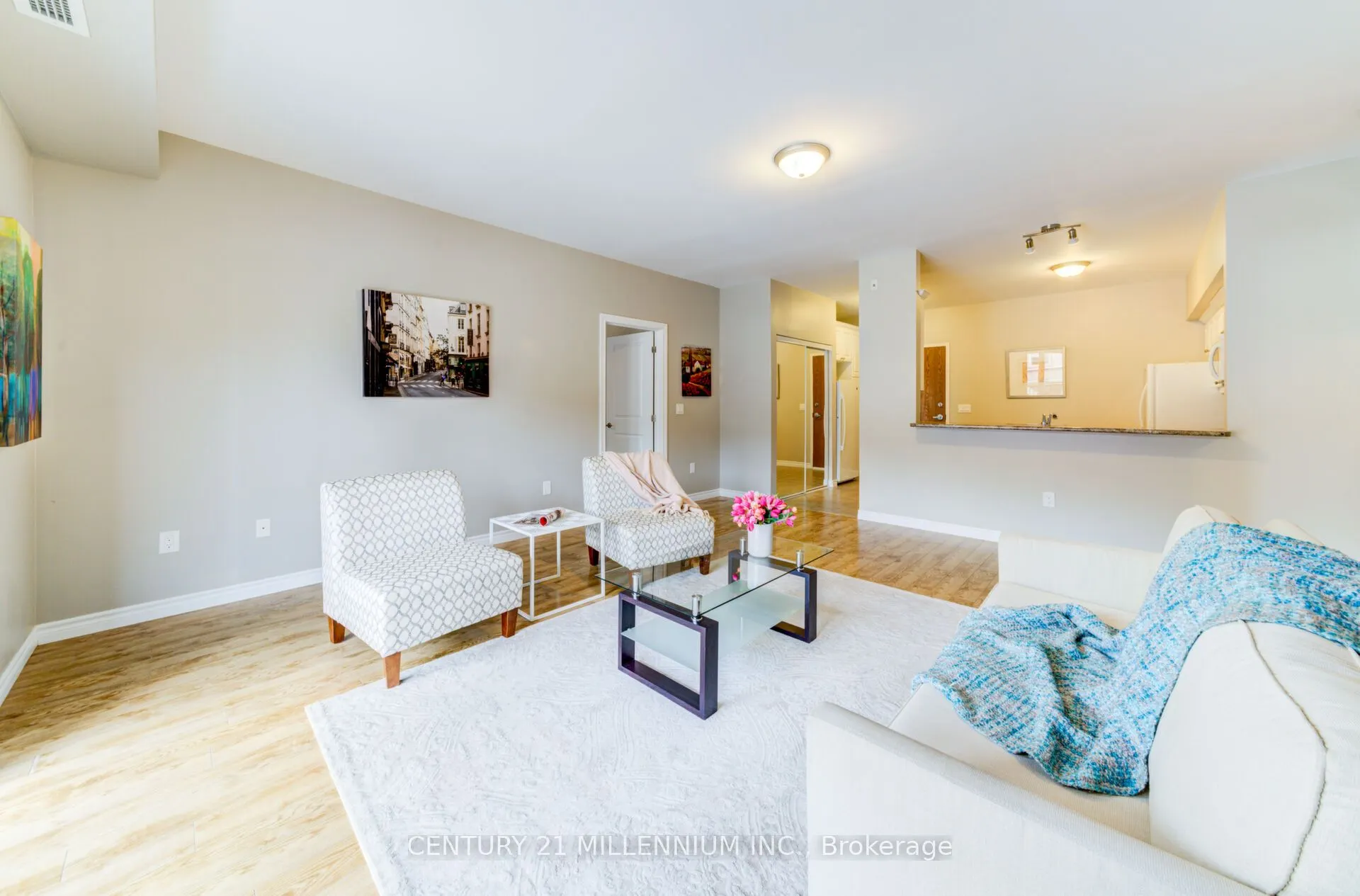 19A Yonge Street N, #208