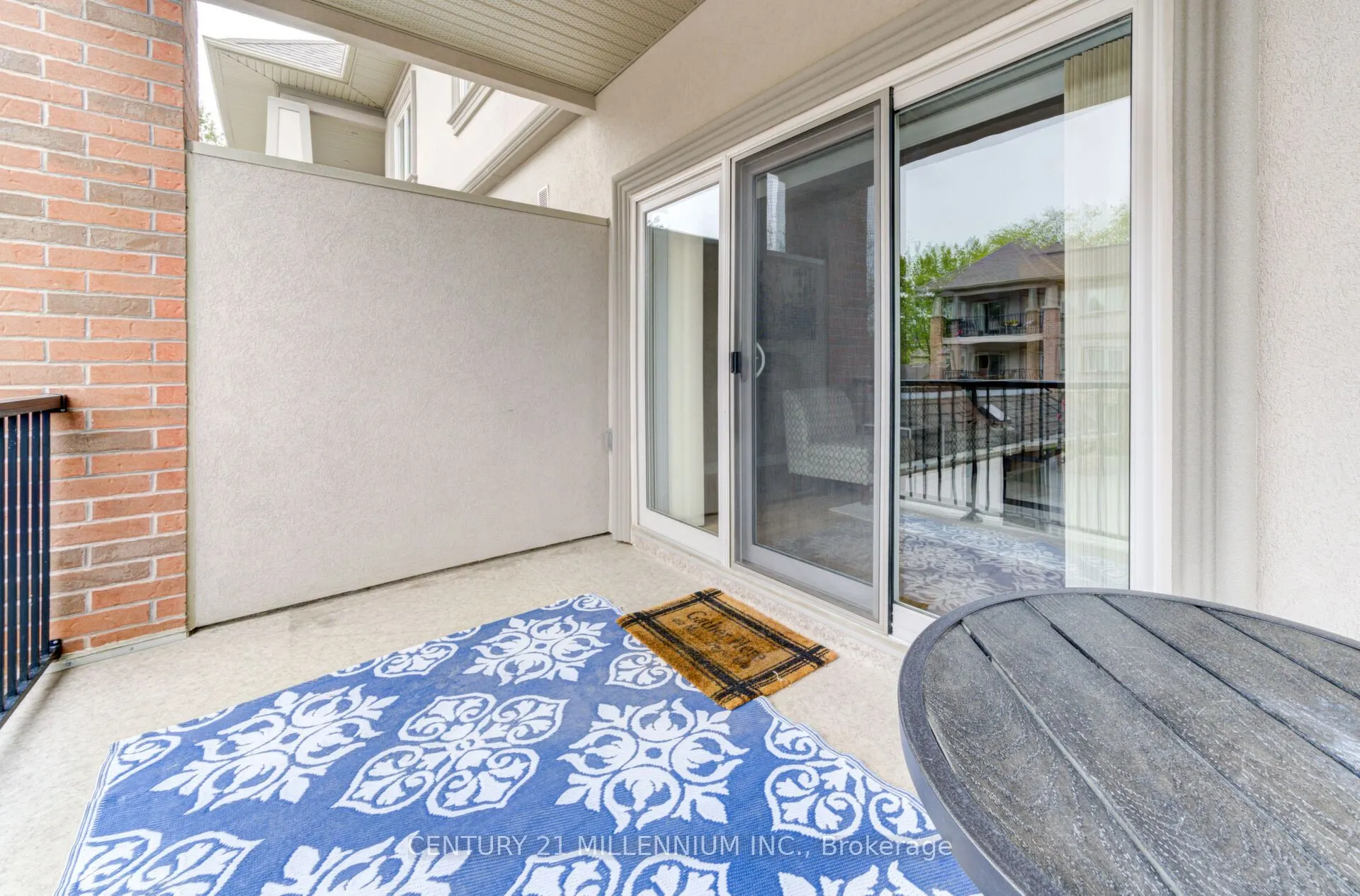 19A Yonge Street N, #208