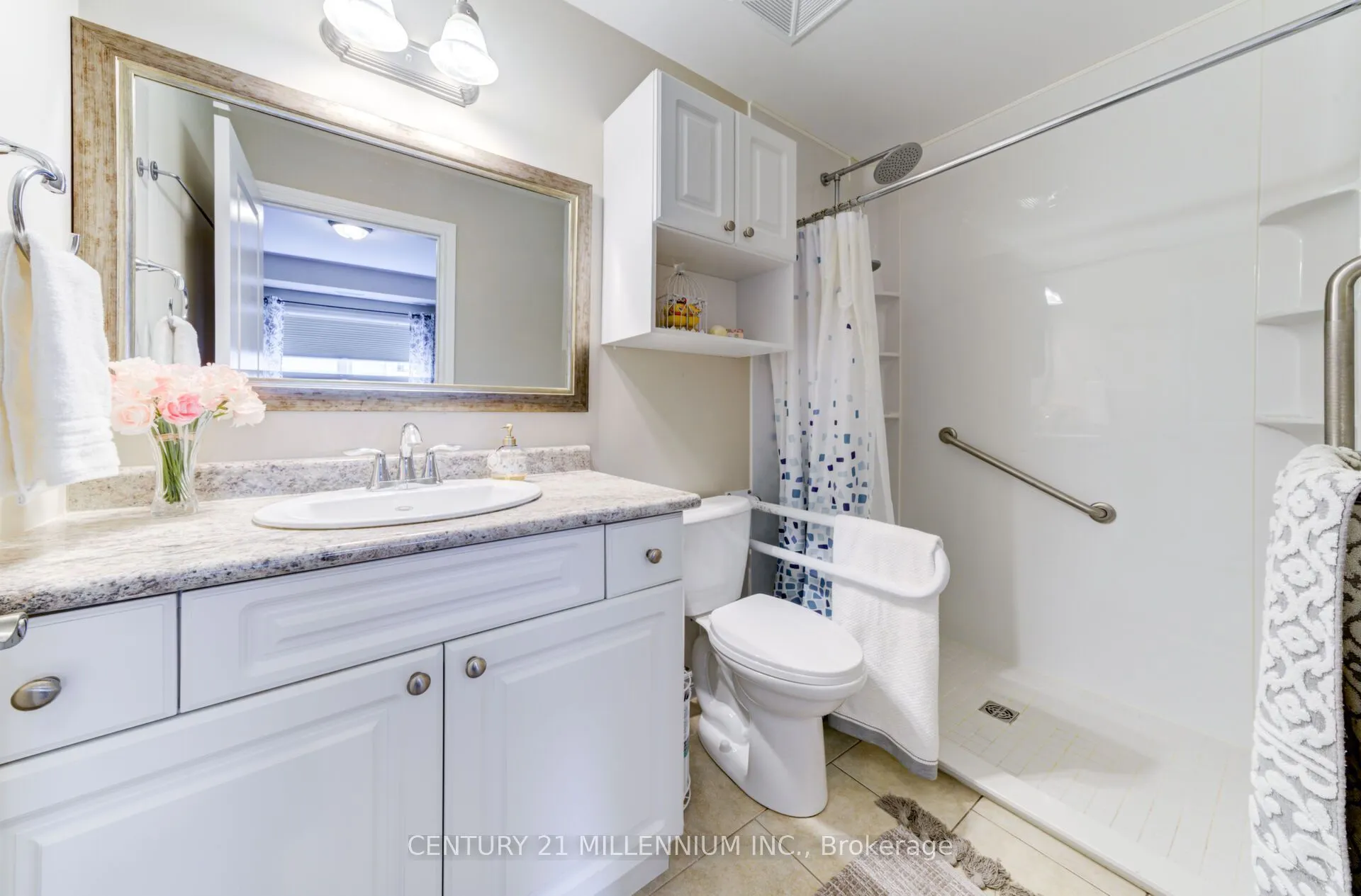 19A Yonge Street N, #208