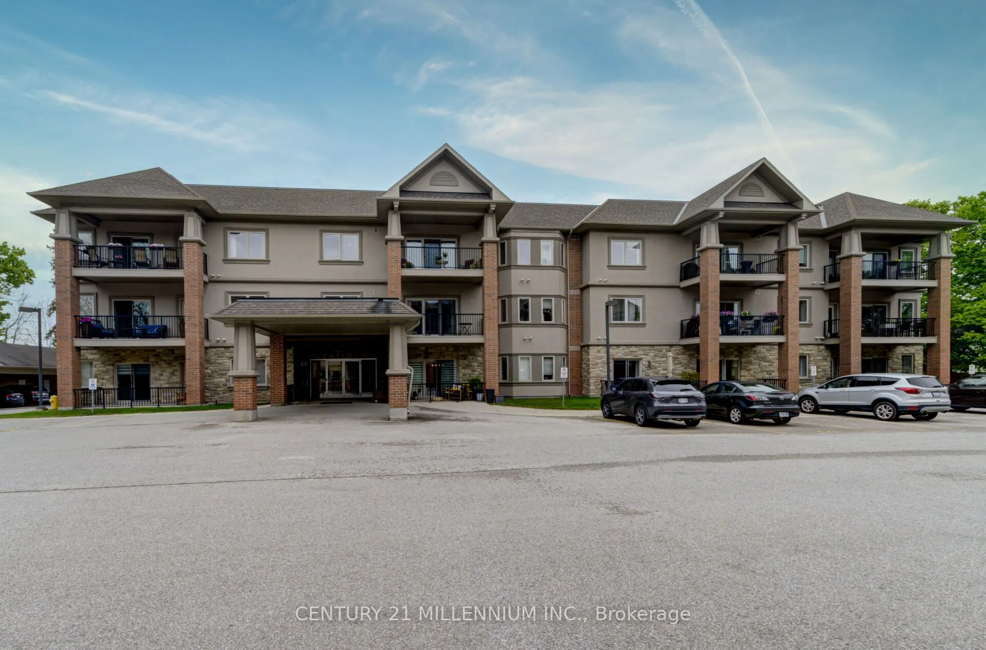 19A Yonge Street N, #208