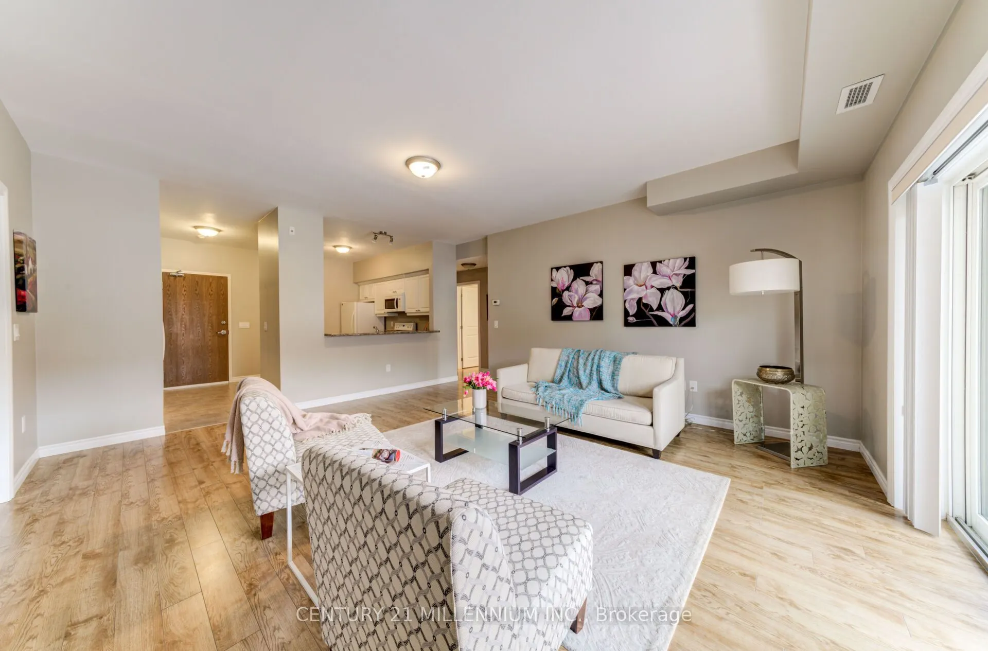 19A Yonge Street N, #208