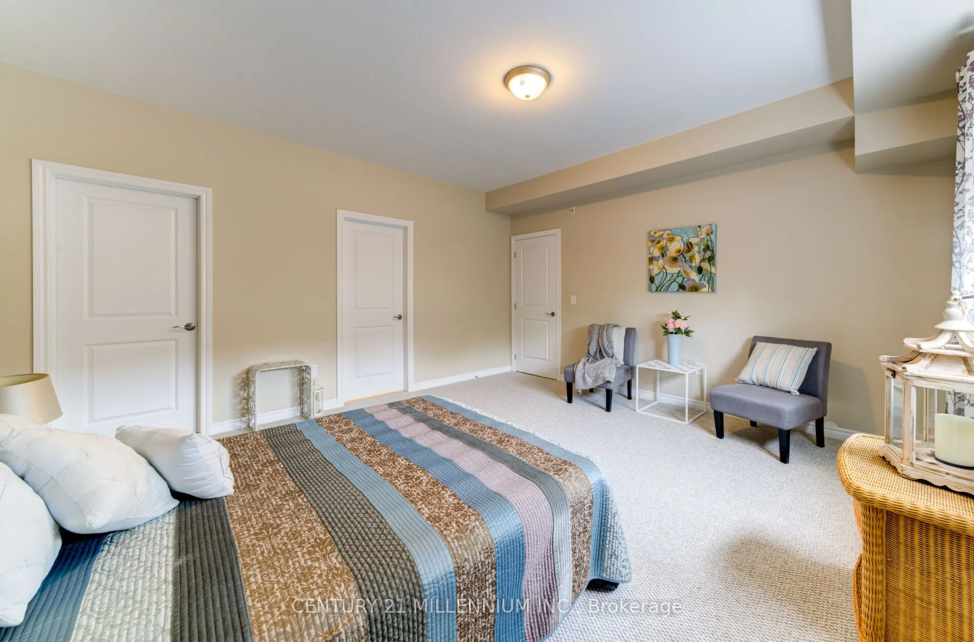 19A Yonge Street N, #208
