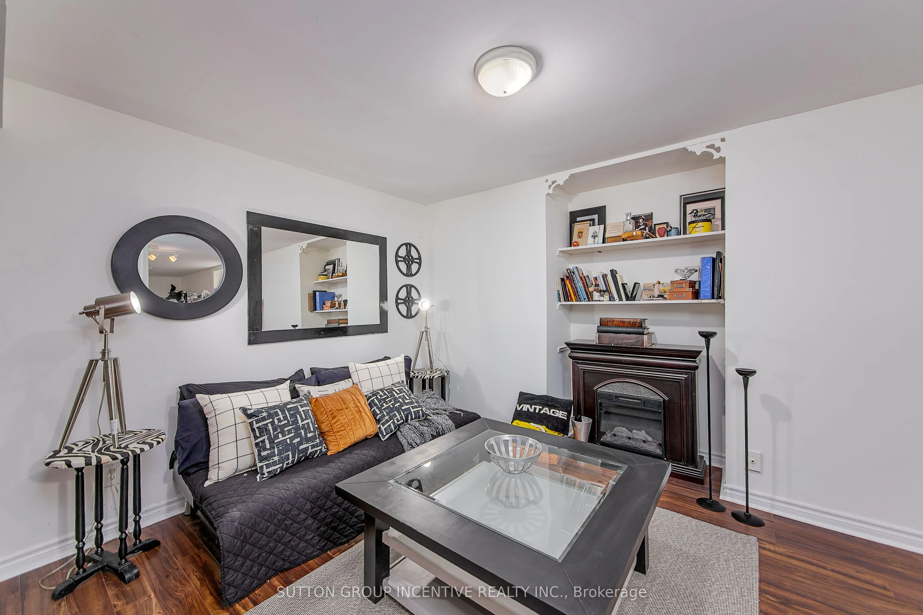 25 Rosenfeld Drive