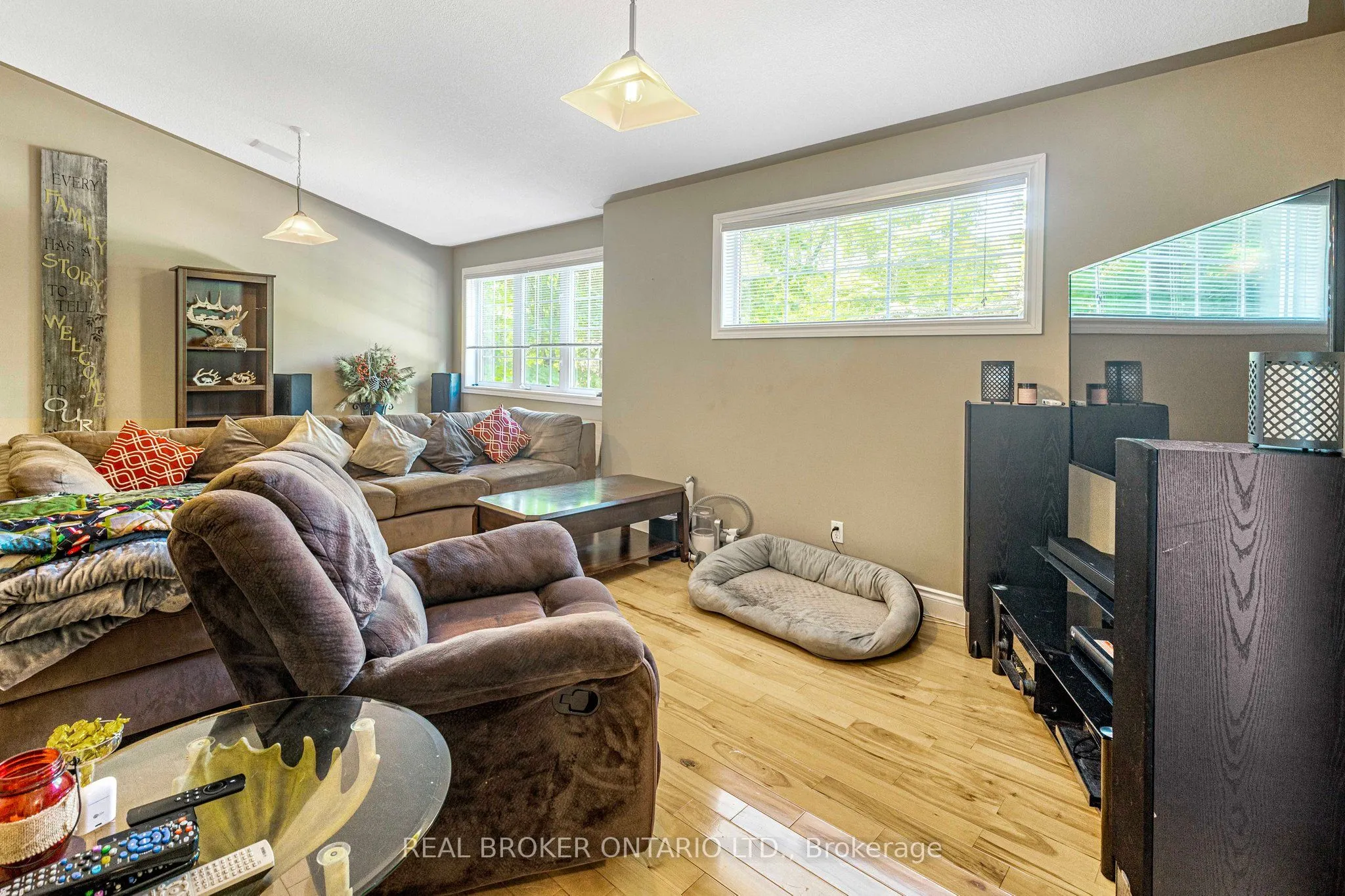 87 Farlain Lake Road E