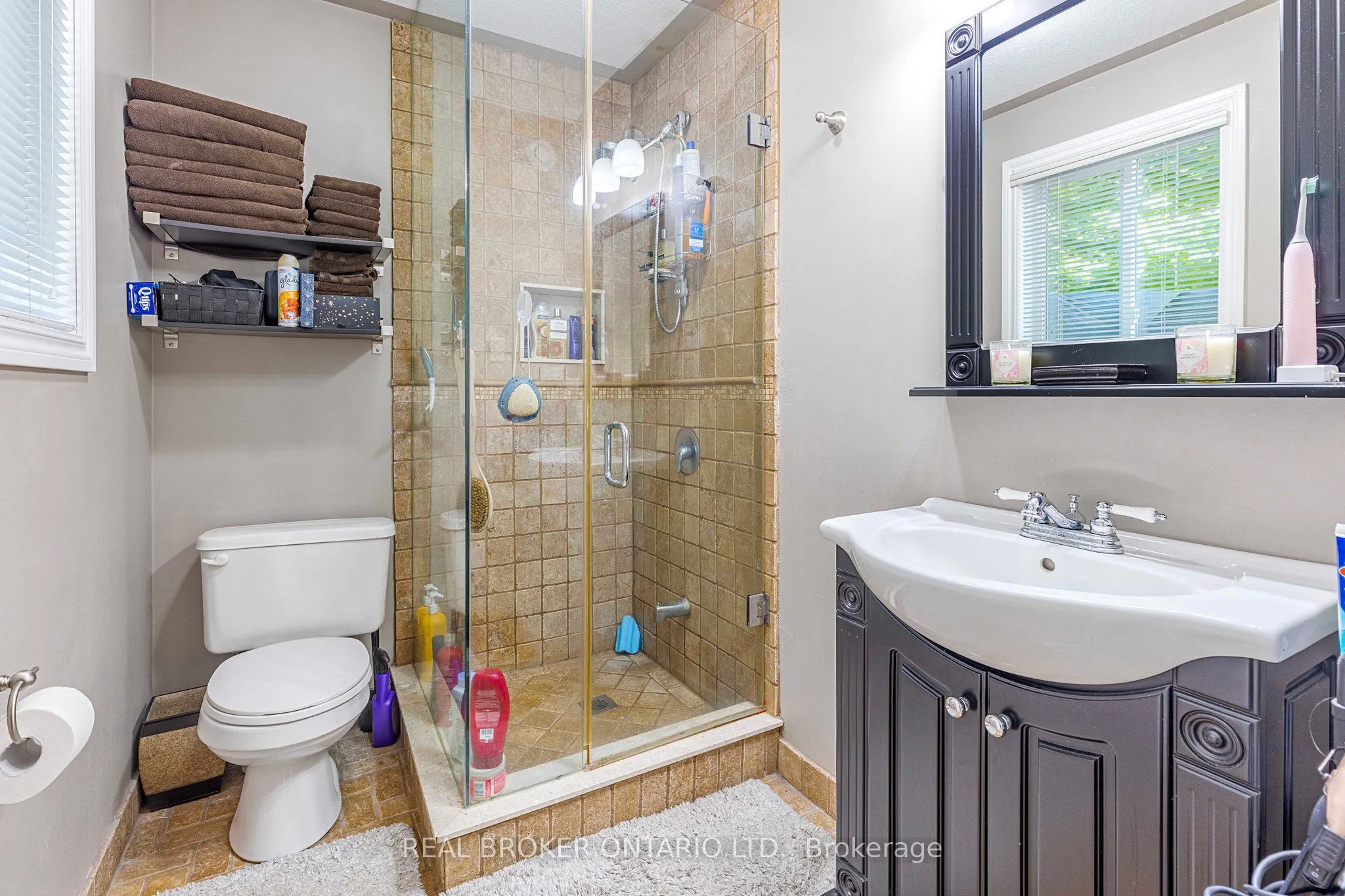 87 Farlain Lake Road E
