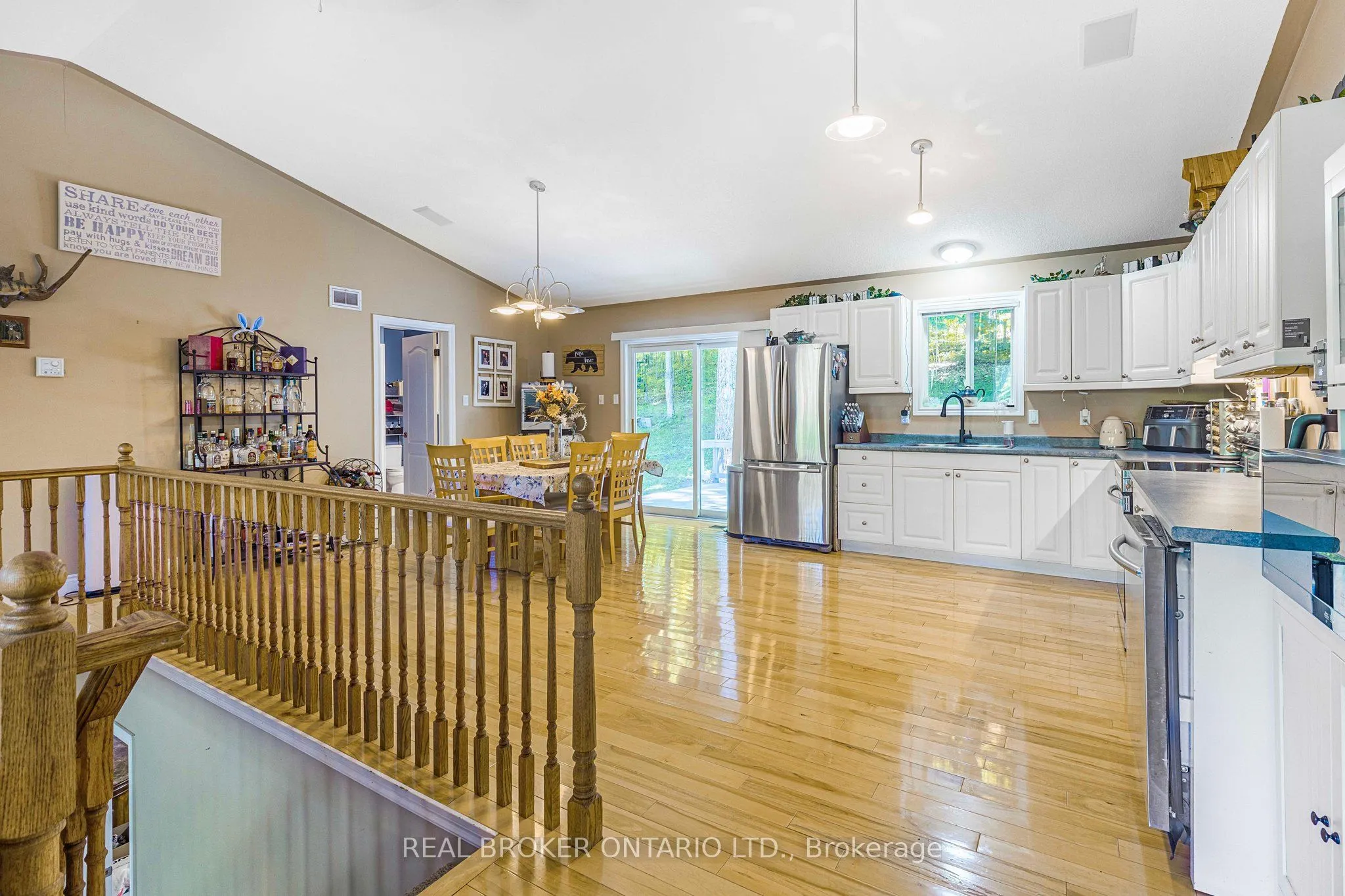 87 Farlain Lake Road E