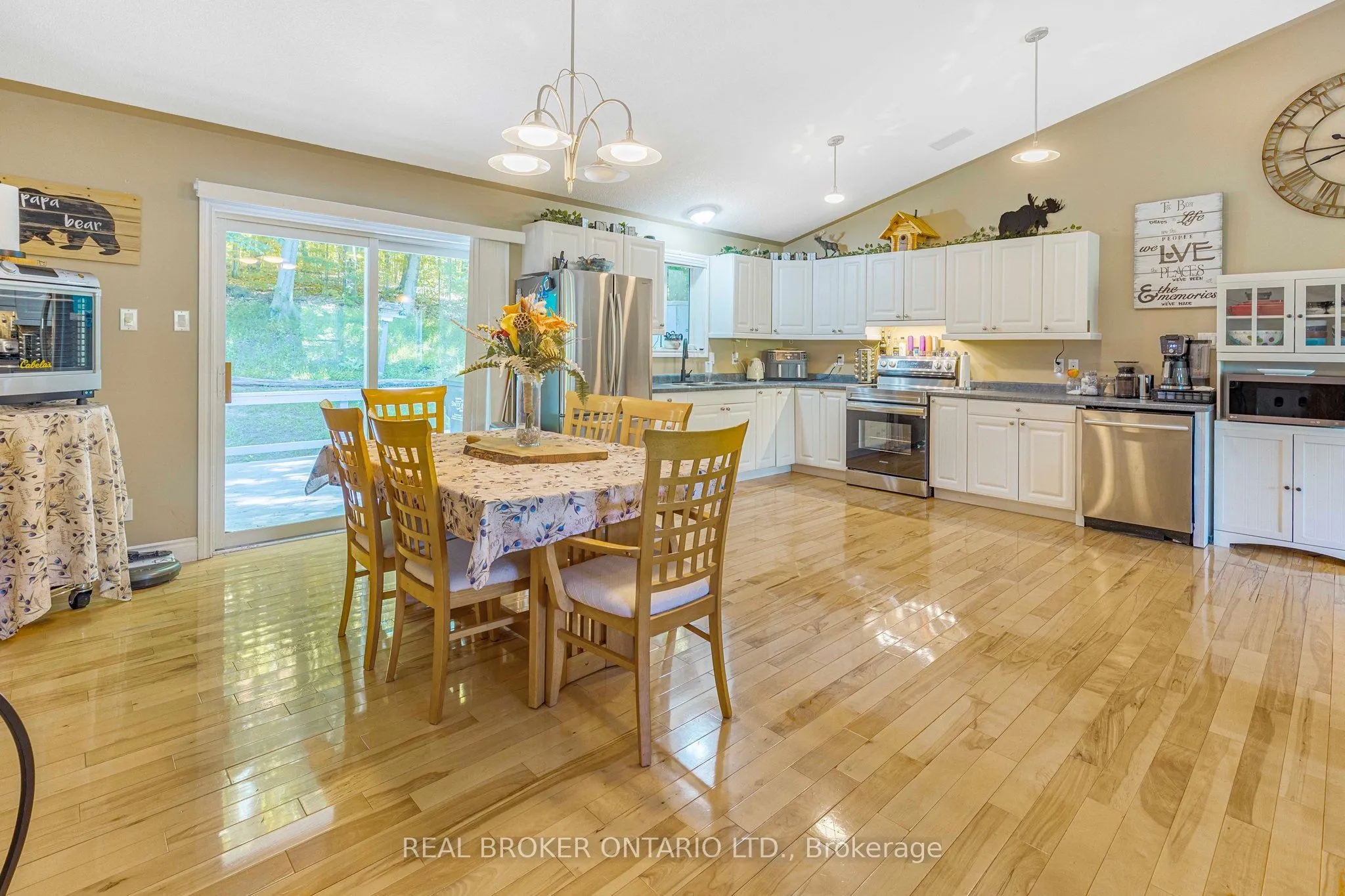 87 Farlain Lake Road E