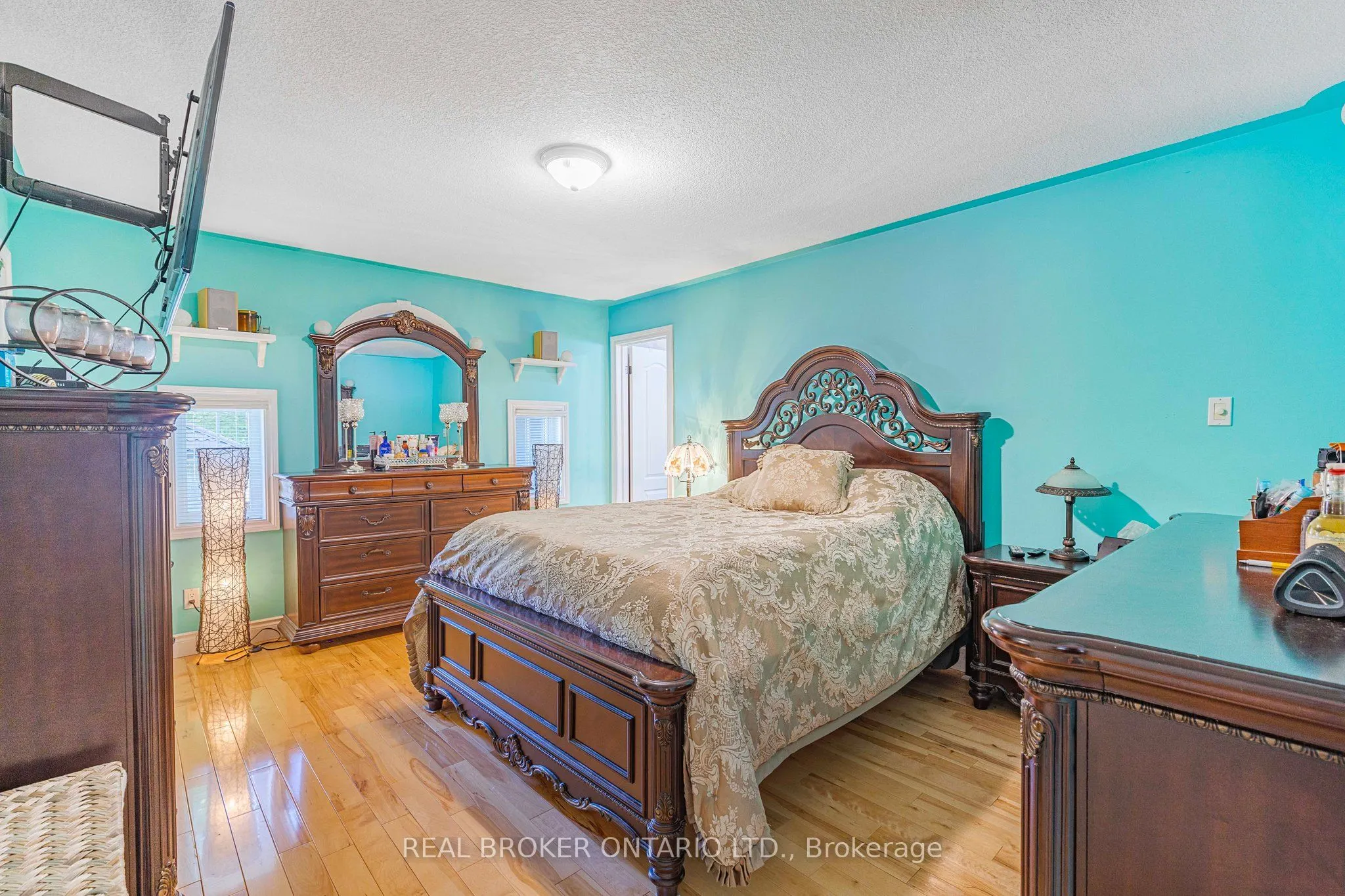 87 Farlain Lake Road E