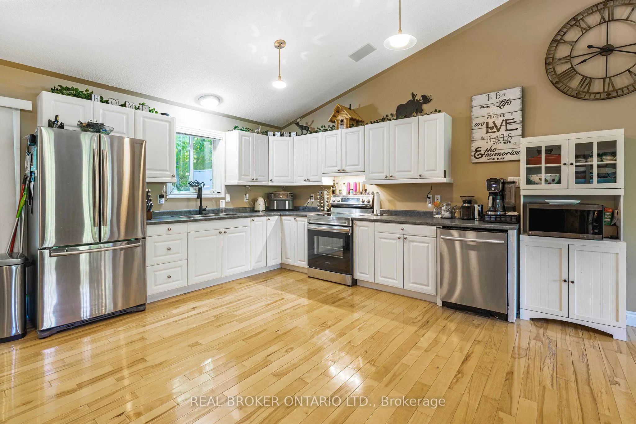 87 Farlain Lake Road E