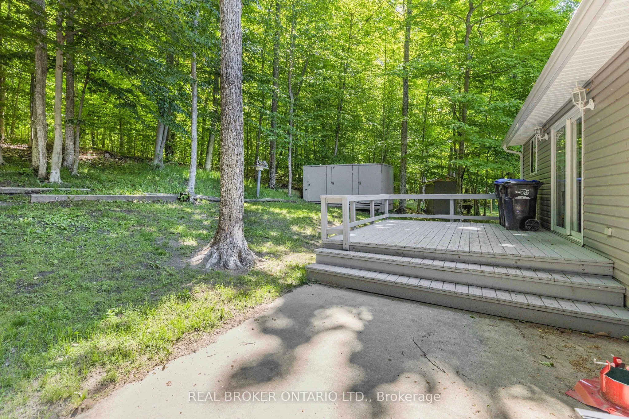 87 Farlain Lake Road E