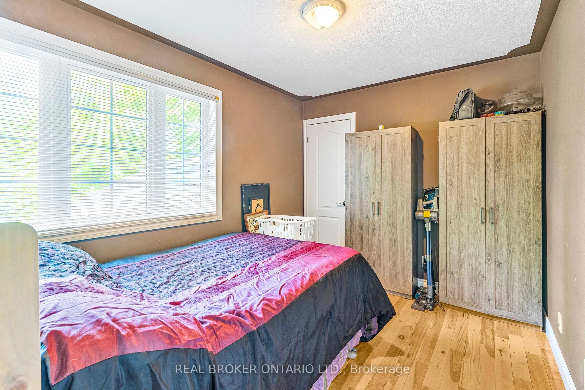 87 Farlain Lake Road E