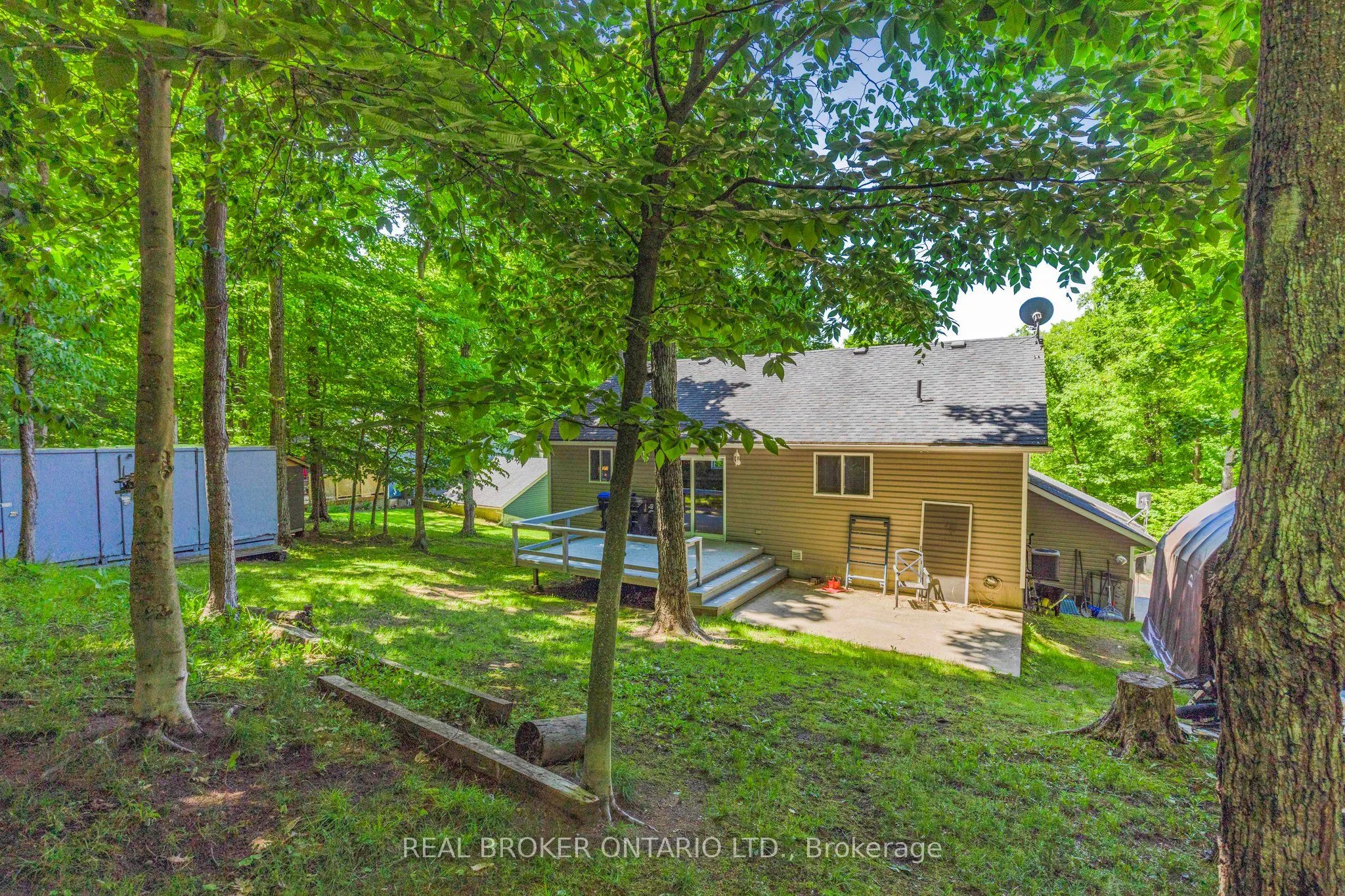 87 Farlain Lake Road E
