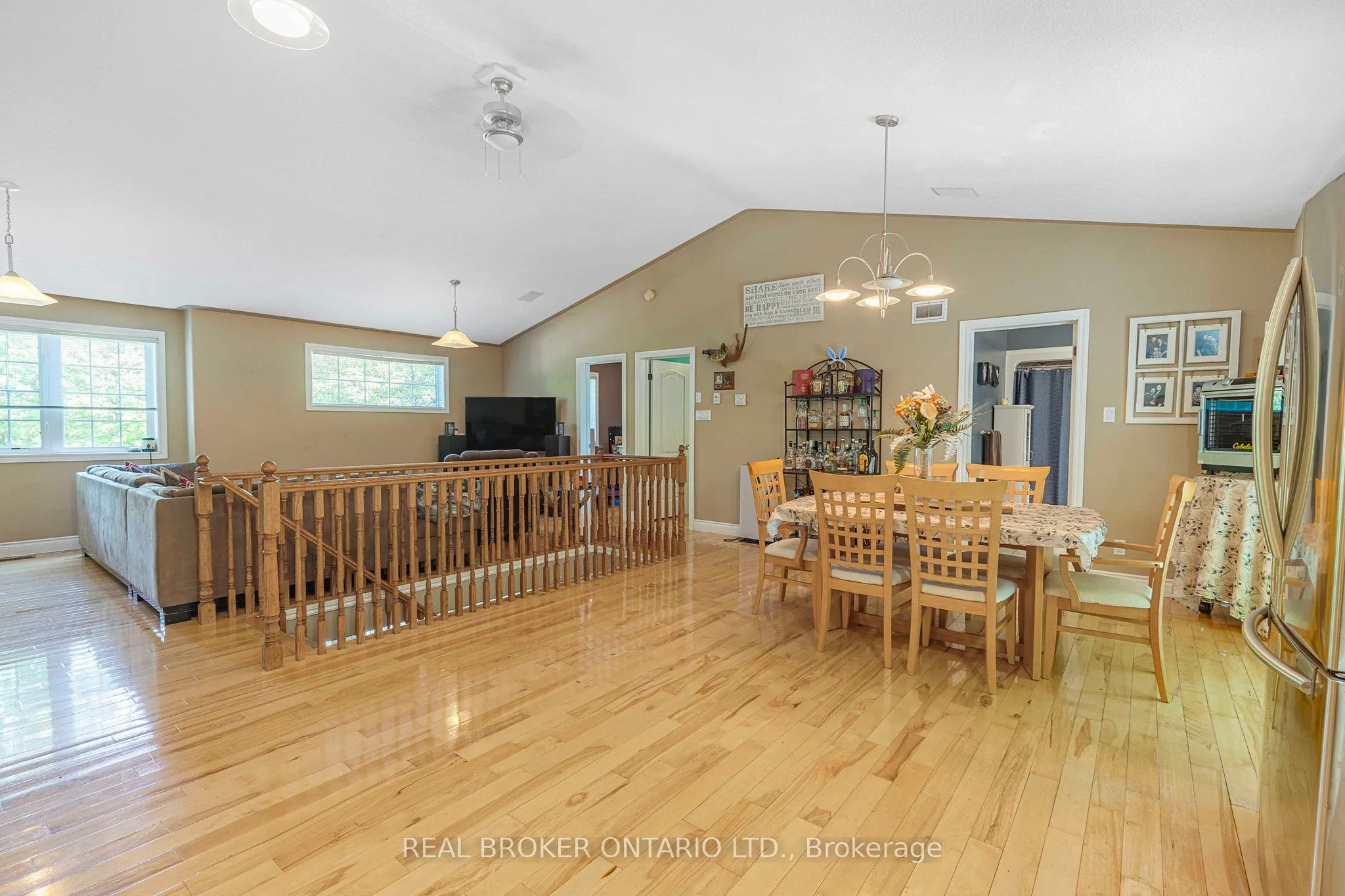 87 Farlain Lake Road E