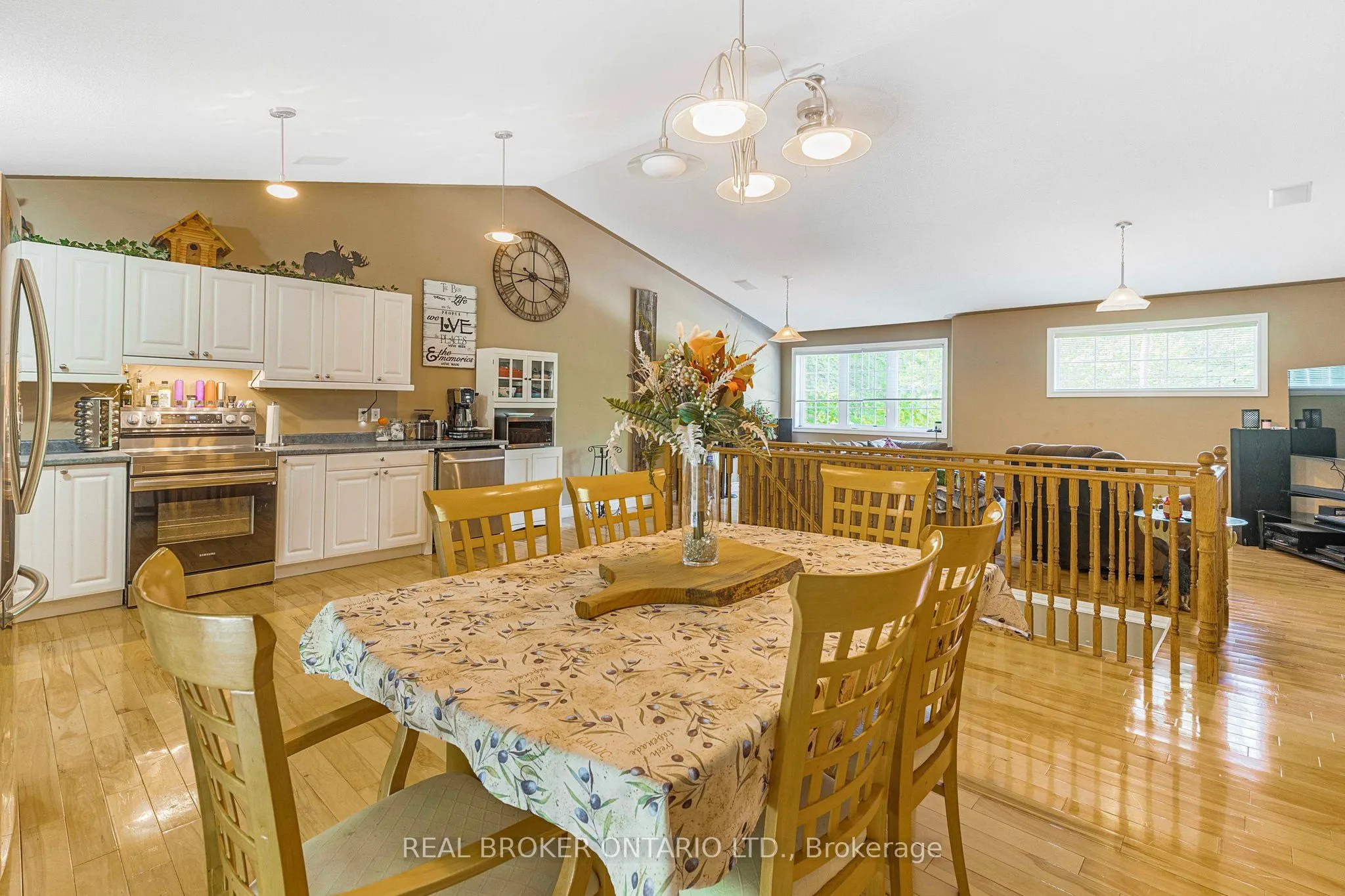 87 Farlain Lake Road E