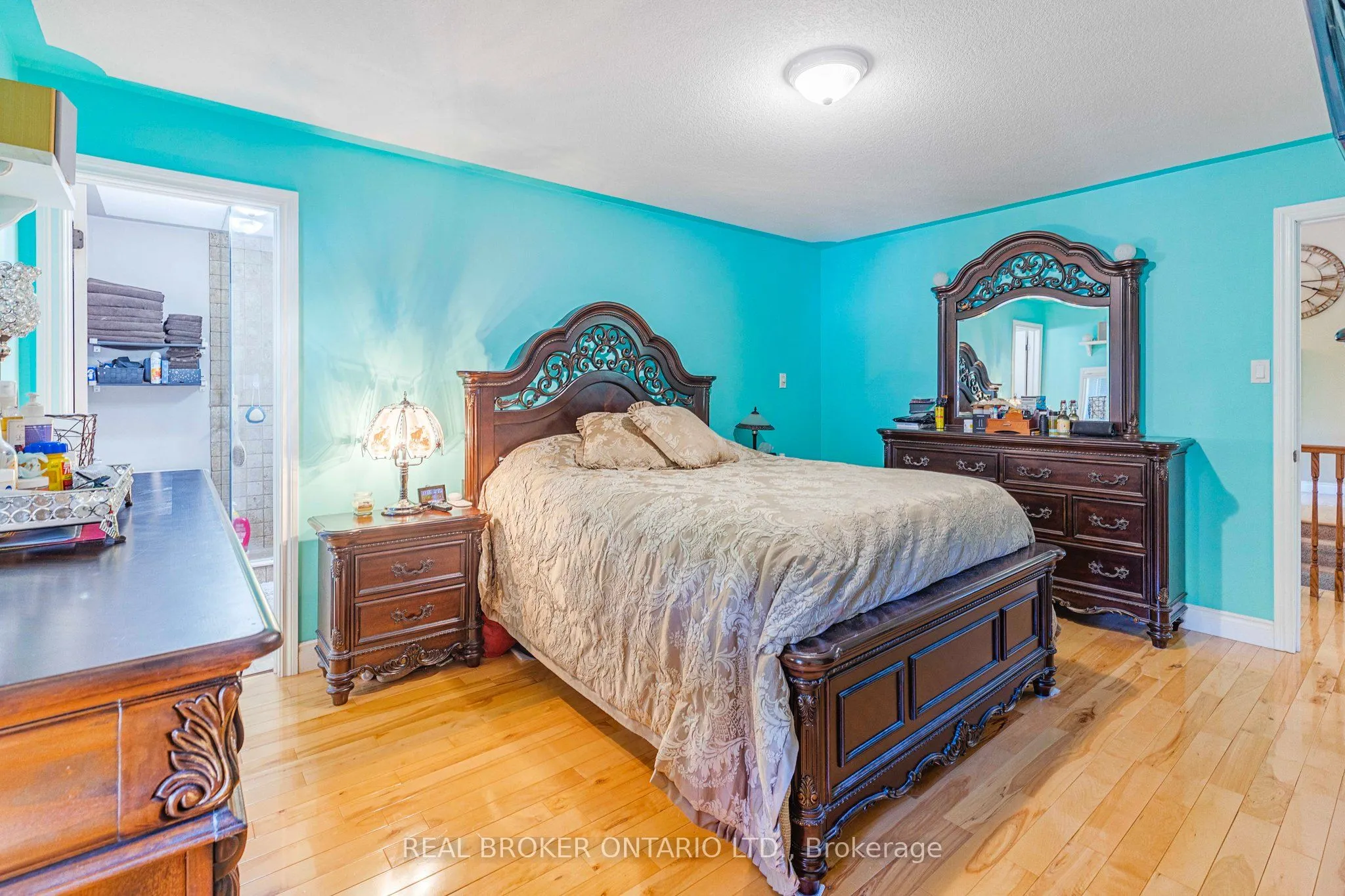 87 Farlain Lake Road E