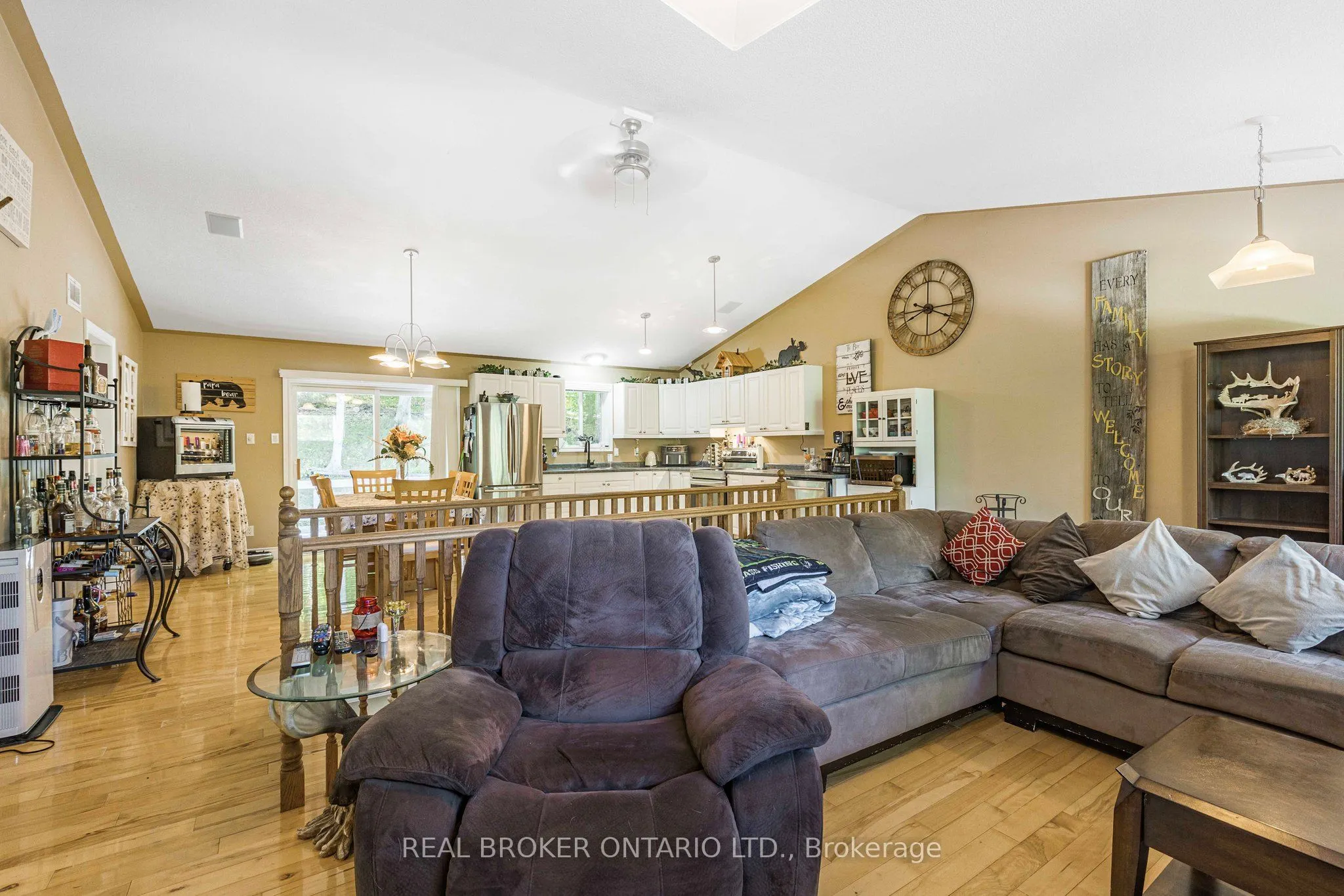 87 Farlain Lake Road E