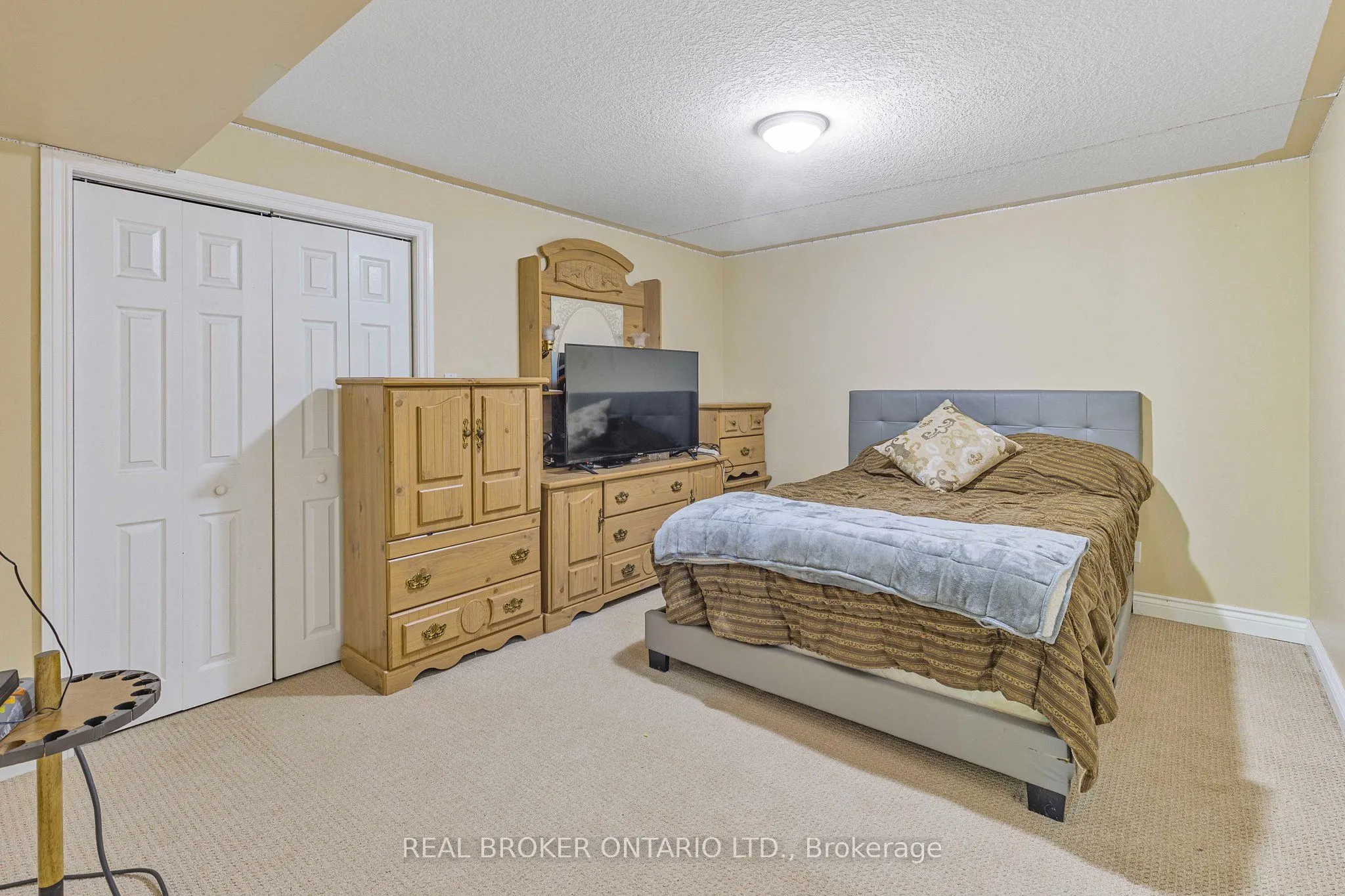 87 Farlain Lake Road E