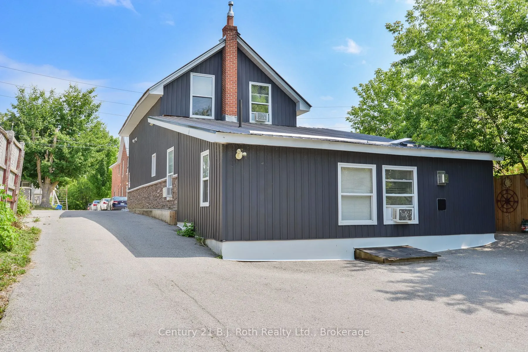 103 Albert Street S