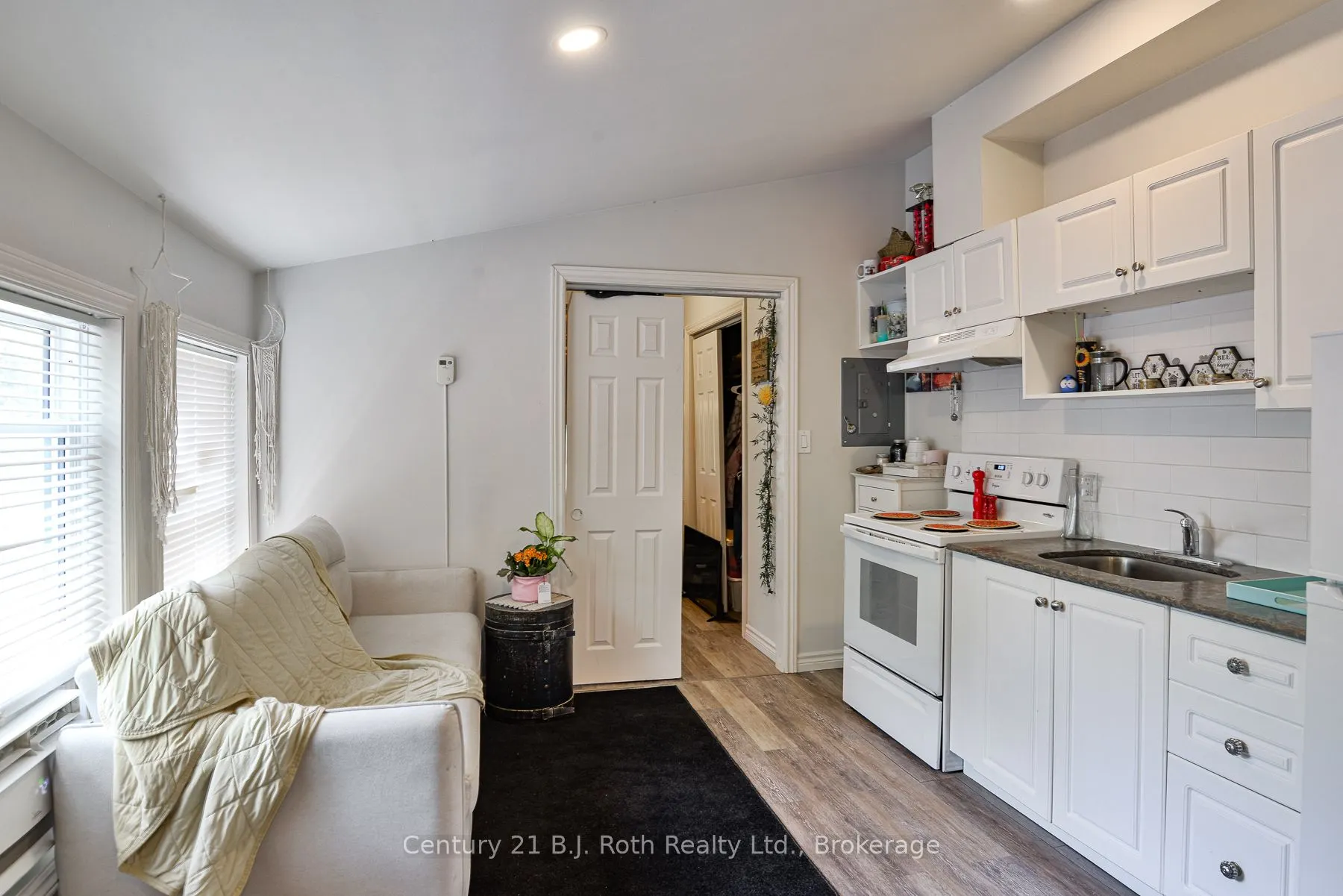 103 Albert Street S