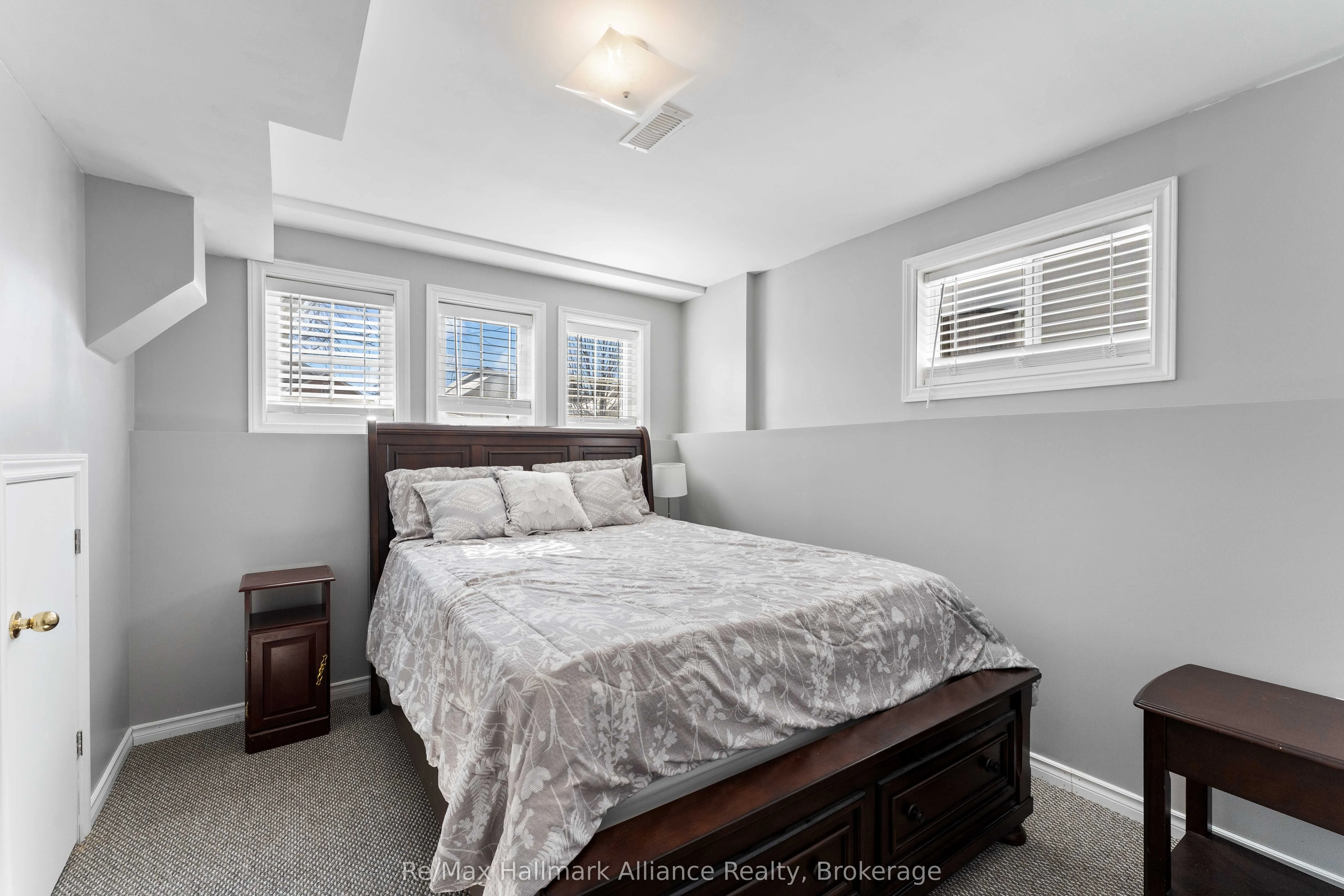 20 Meadowood Drive