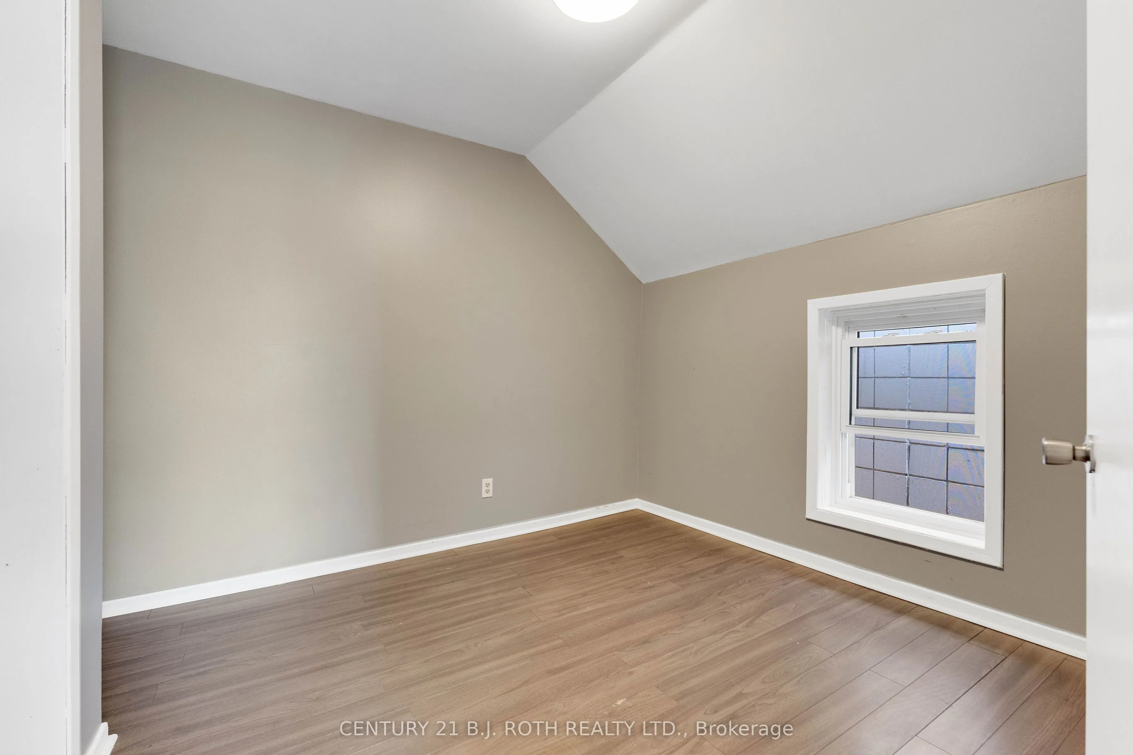 59 Mississaga Street W, #UPPER LEVEL UNIT