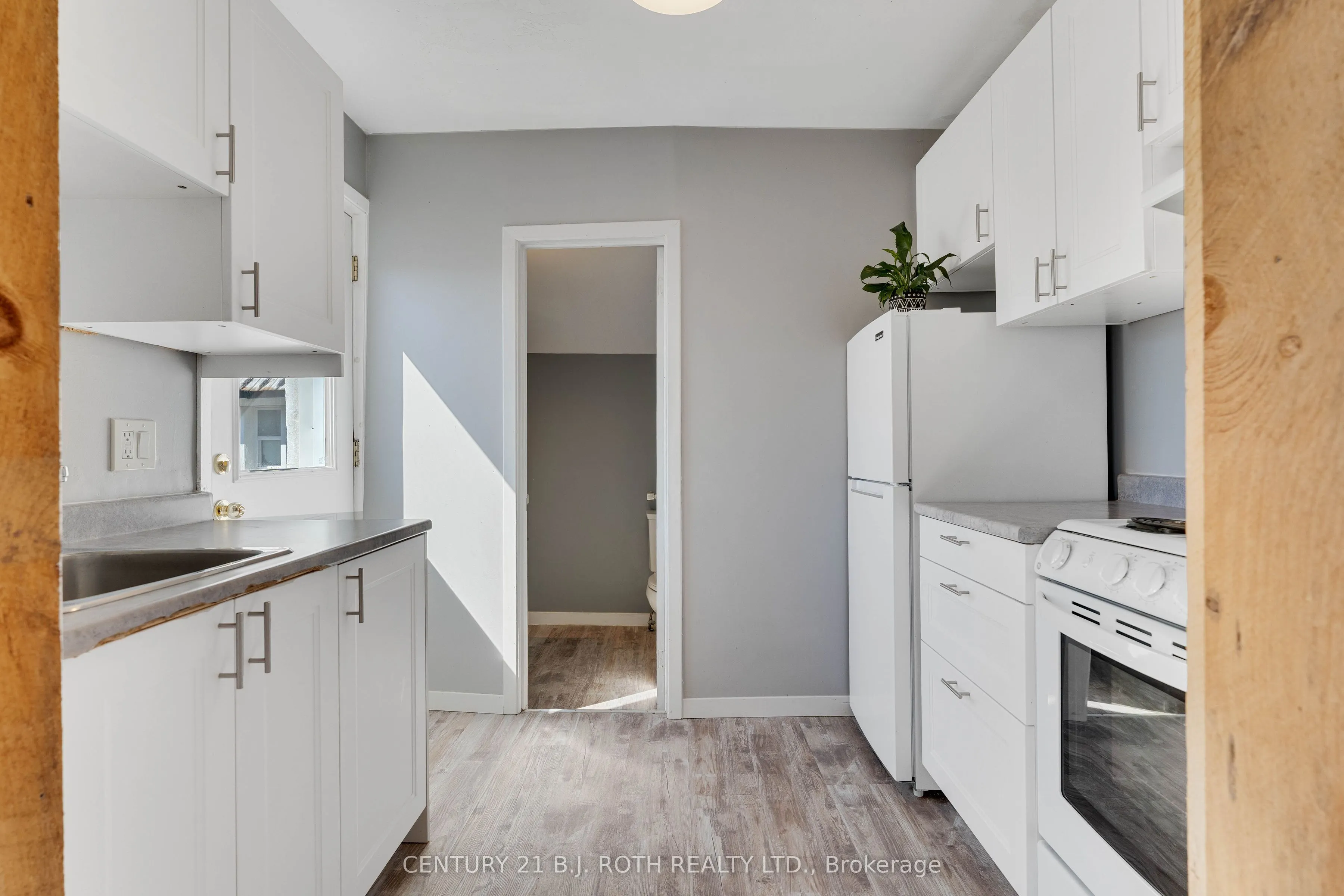 59 Mississaga Street W, #UPPER LEVEL UNIT