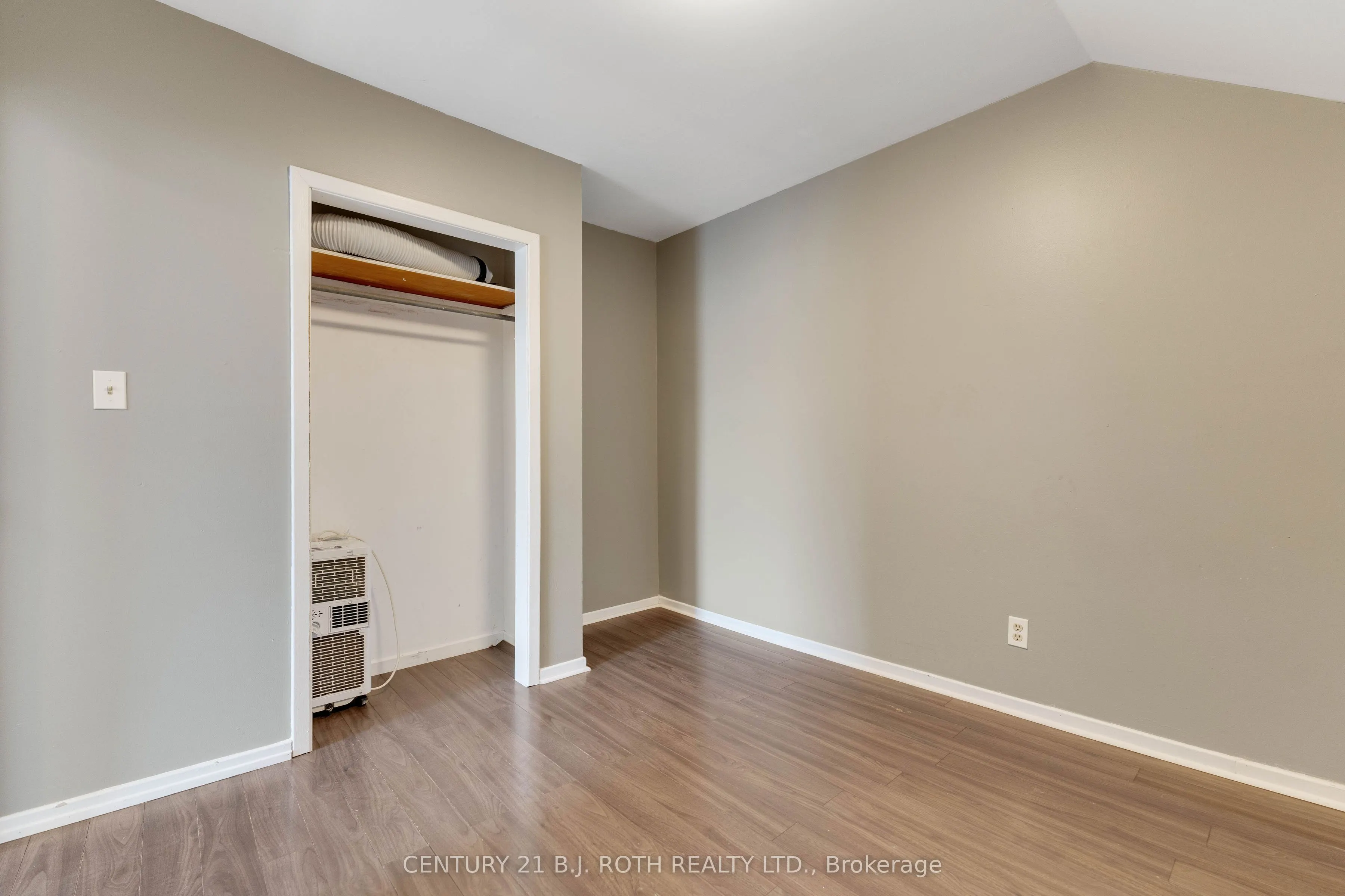 59 Mississaga Street W, #UPPER LEVEL UNIT