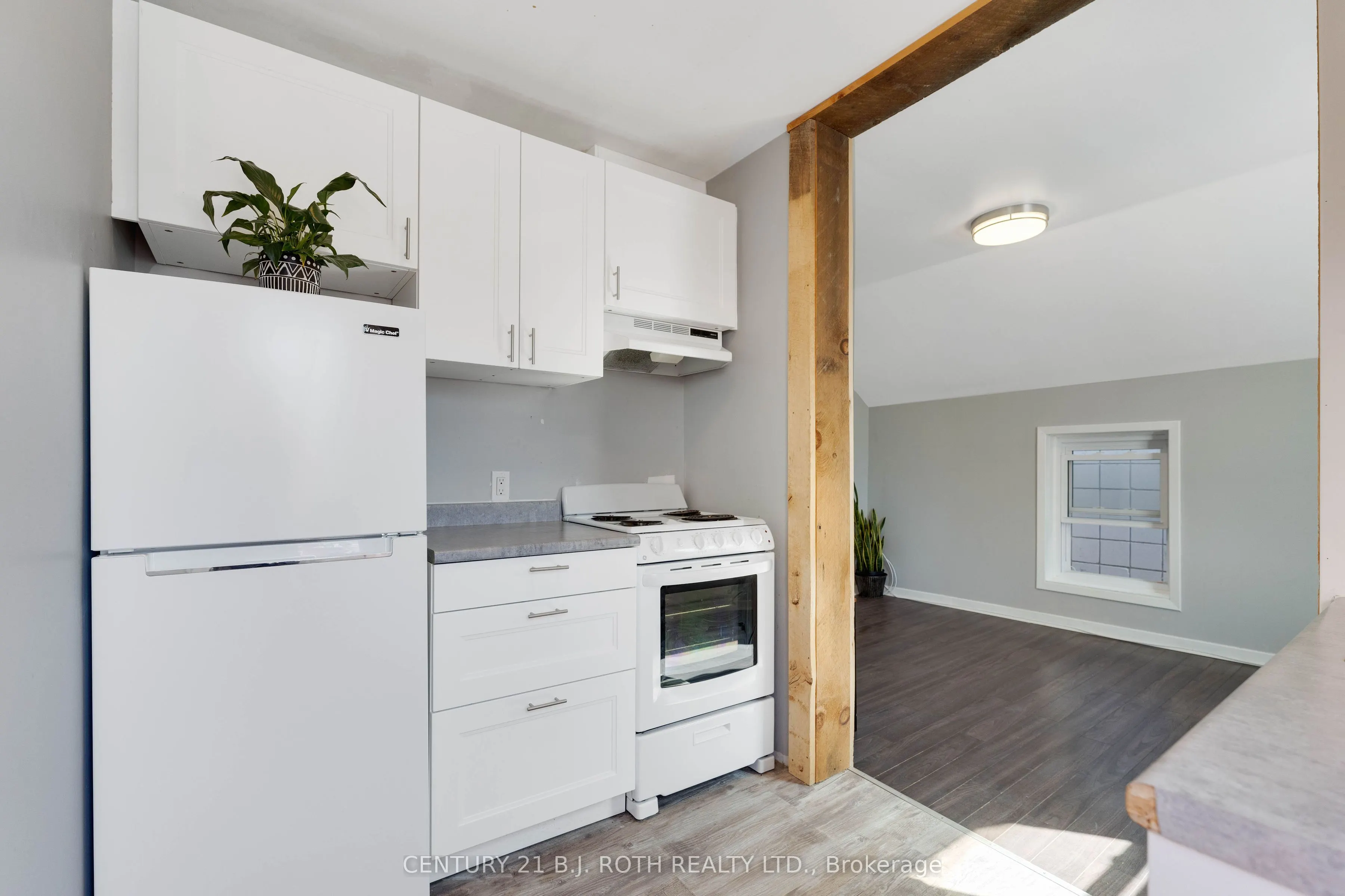 59 Mississaga Street W, #UPPER LEVEL UNIT