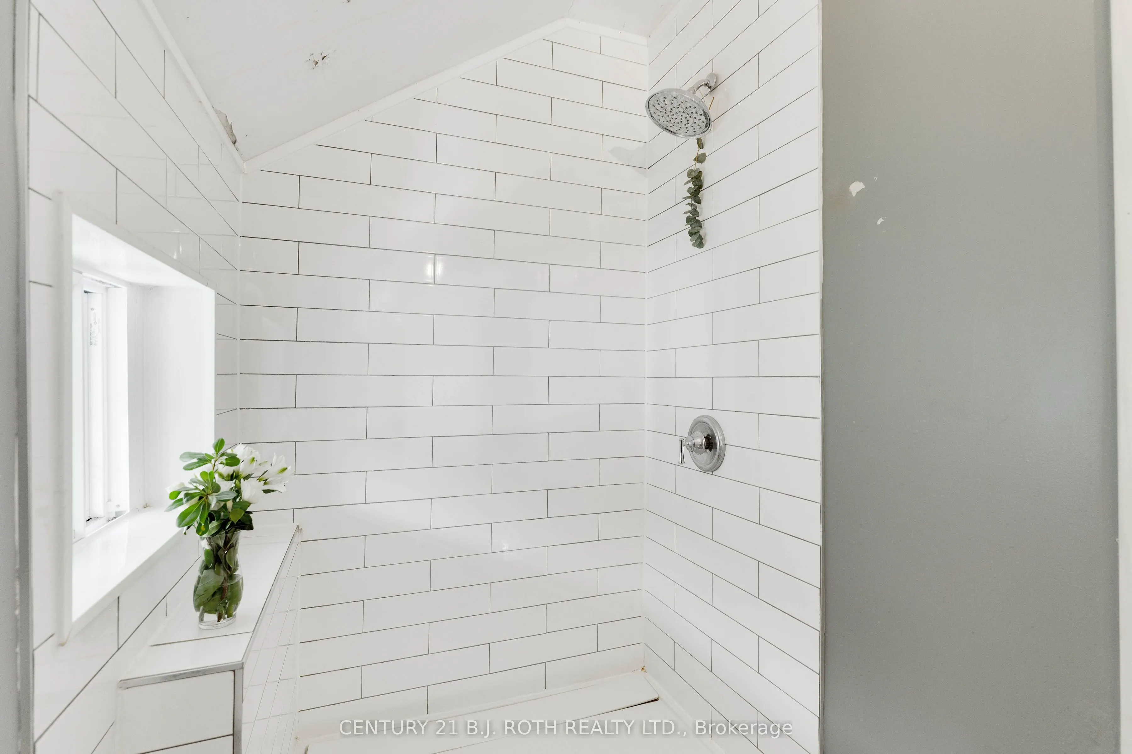 59 Mississaga Street W, #UPPER LEVEL UNIT