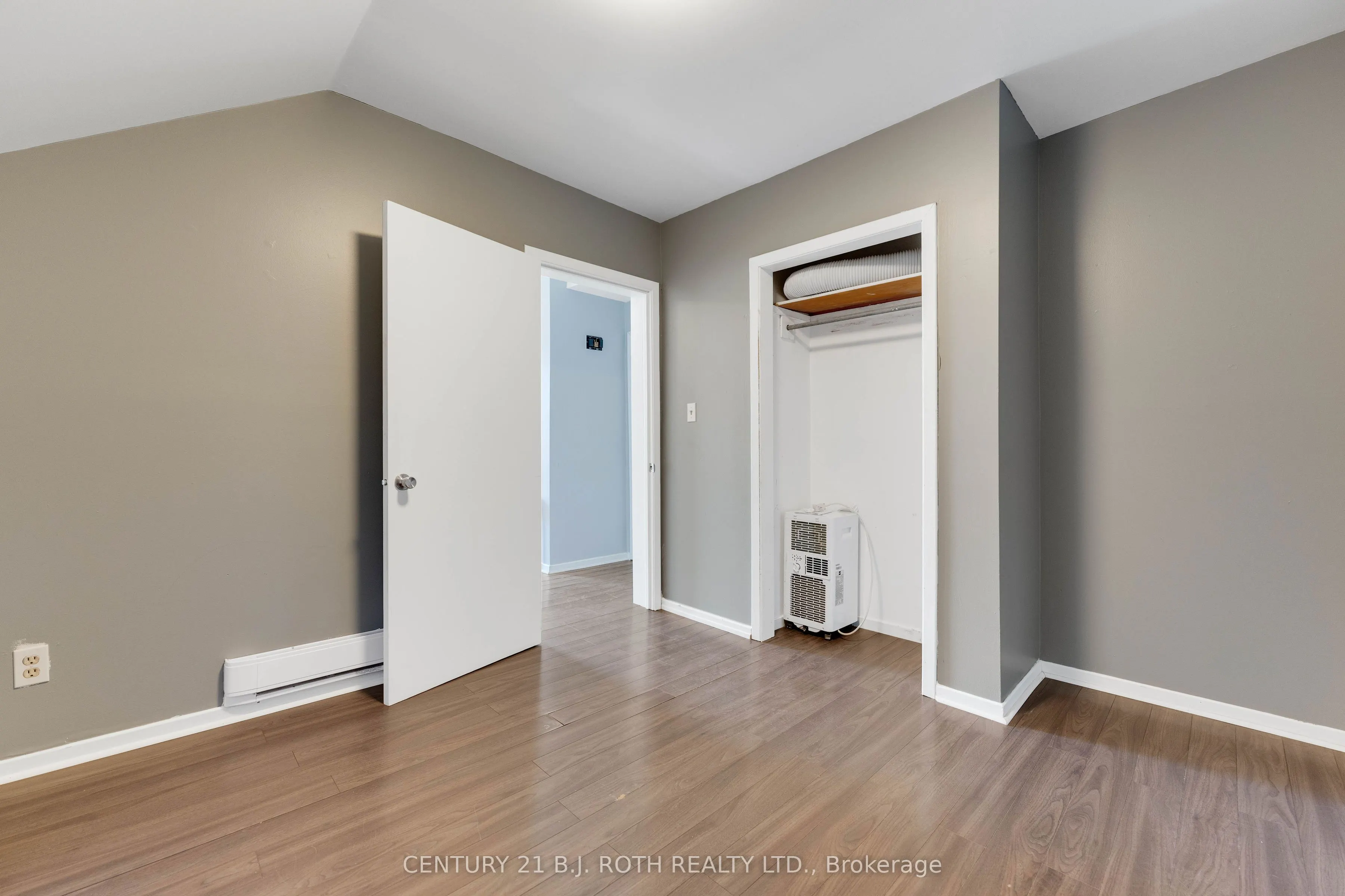 59 Mississaga Street W, #UPPER LEVEL UNIT