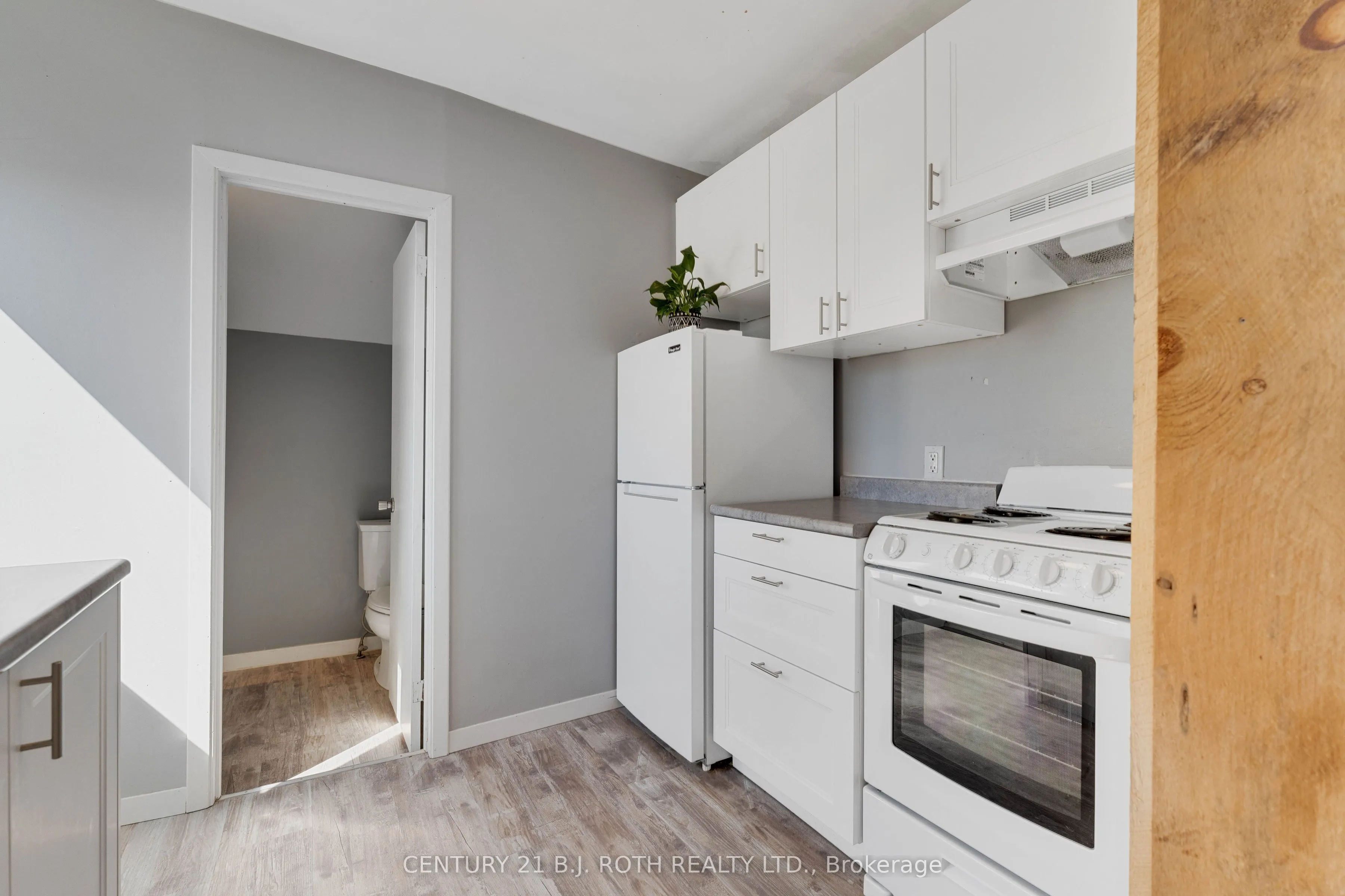59 Mississaga Street W, #UPPER LEVEL UNIT