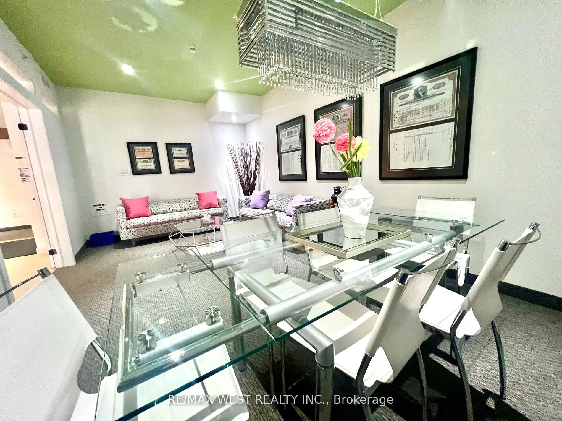 720 Yonge Street, #402