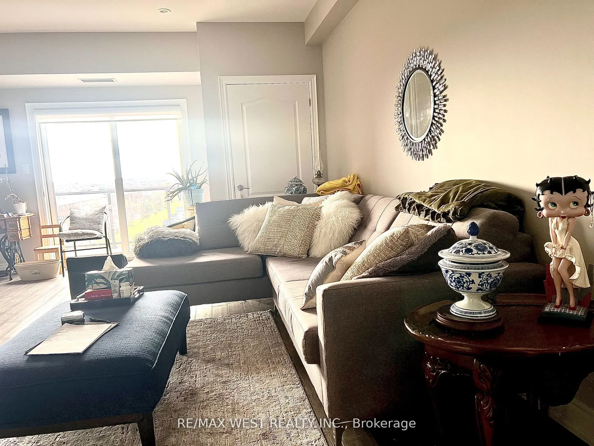 720 Yonge Street, #402