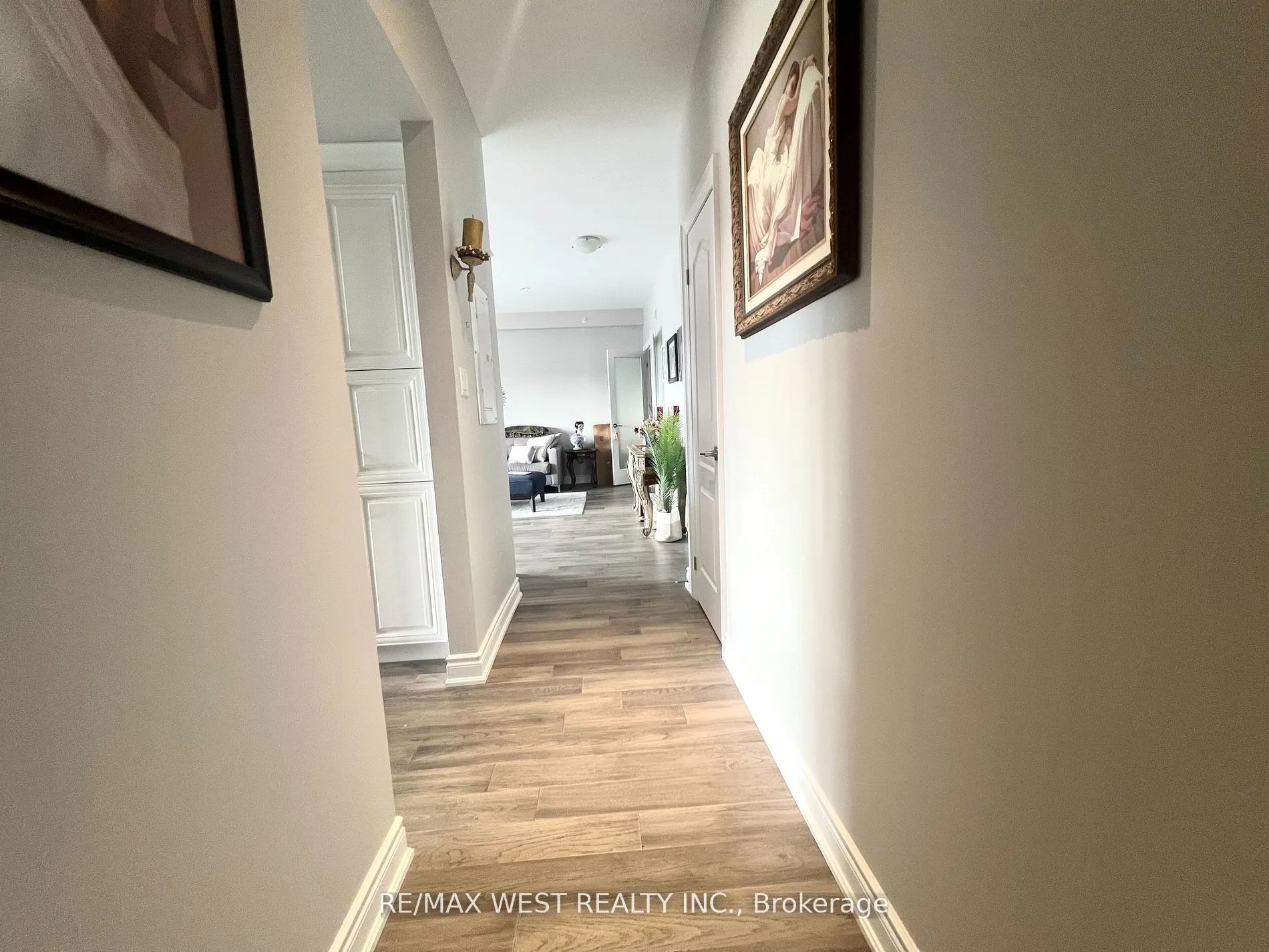 720 Yonge Street, #402